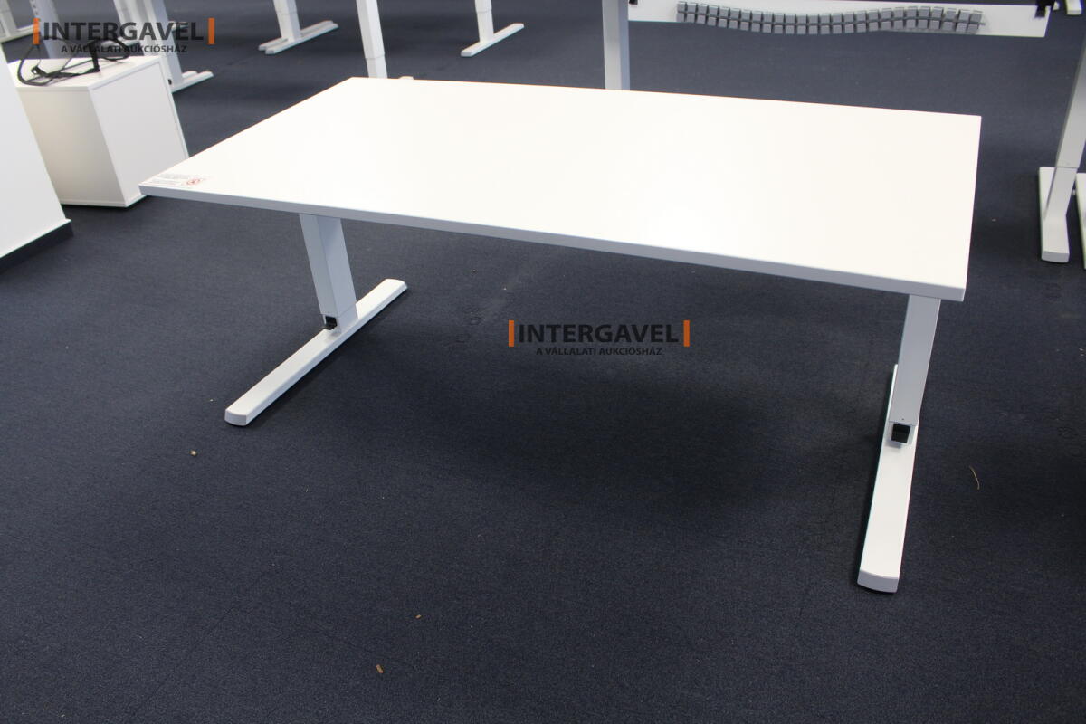 Íróasztal (mechanikusan emelhető-1600 mm) 3