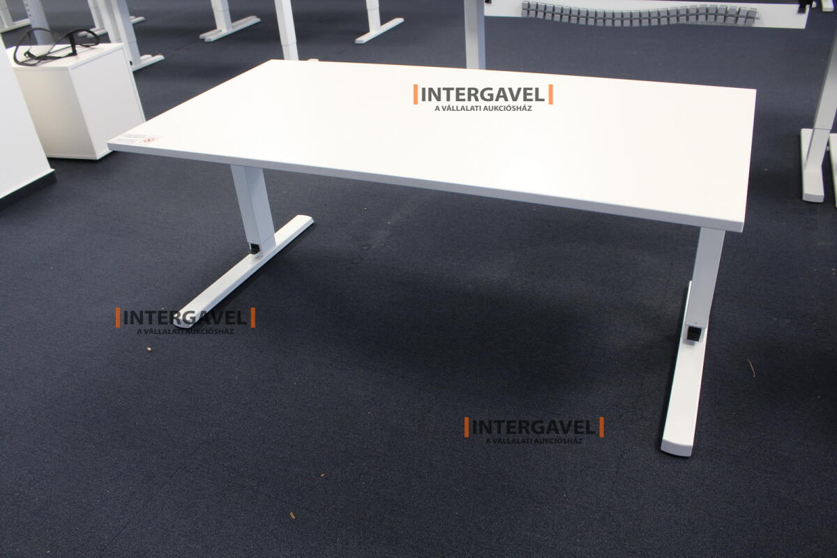 Íróasztal (mechanikusan emelhető-1600 mm) 3