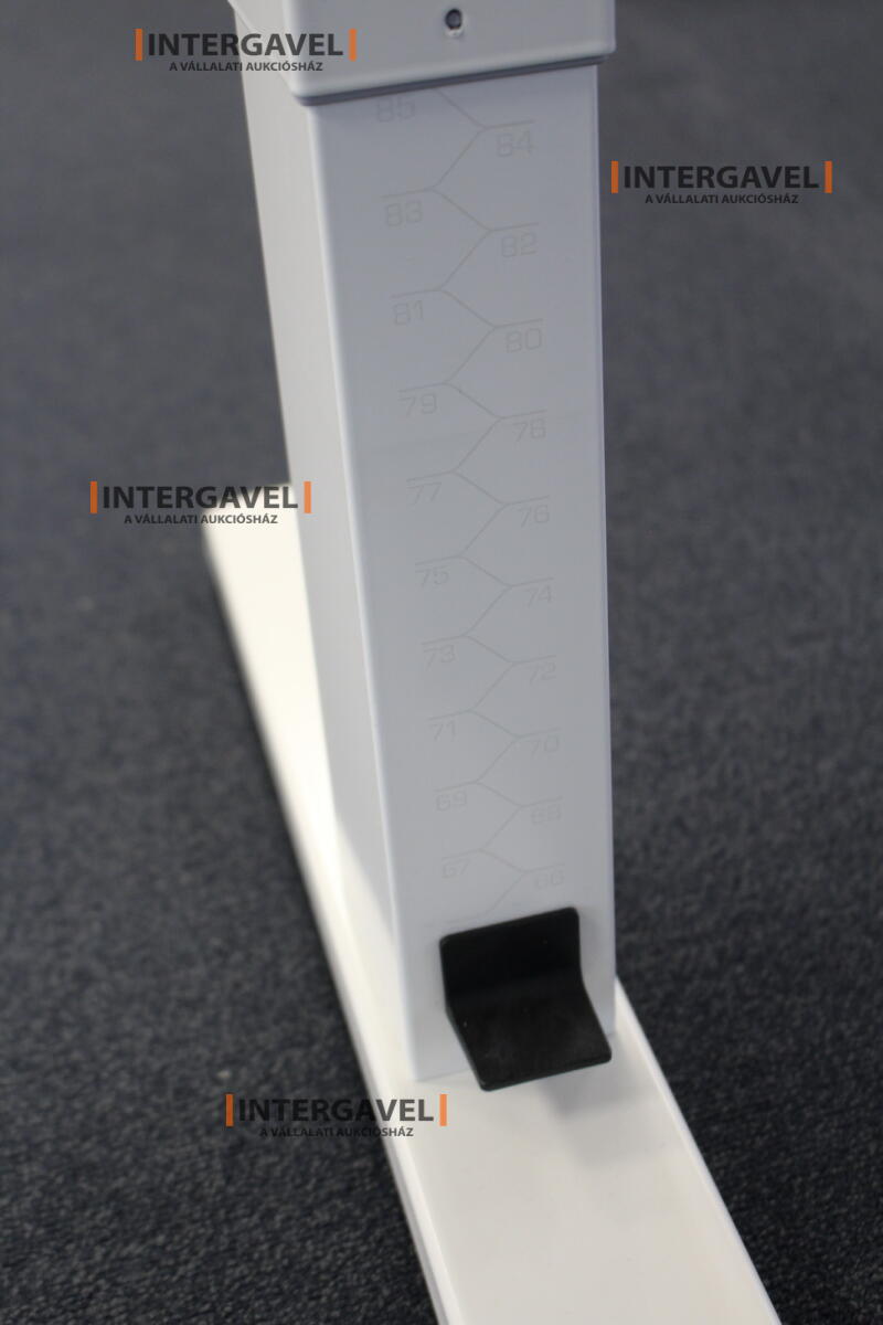 Íróasztal (mechanikusan emelhető-1600 mm) 2