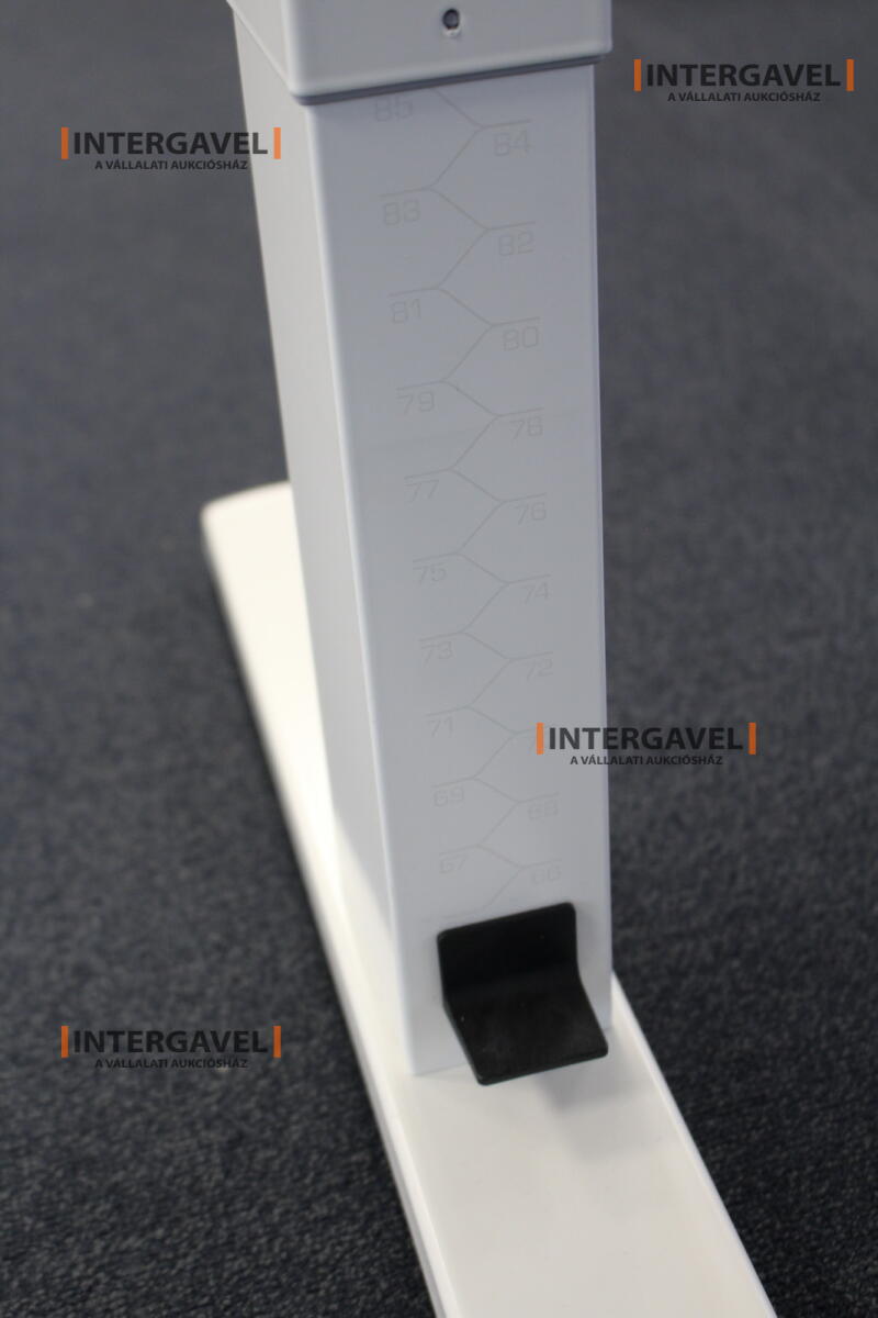 Íróasztal (mechanikusan emelhető-1600 mm) 2