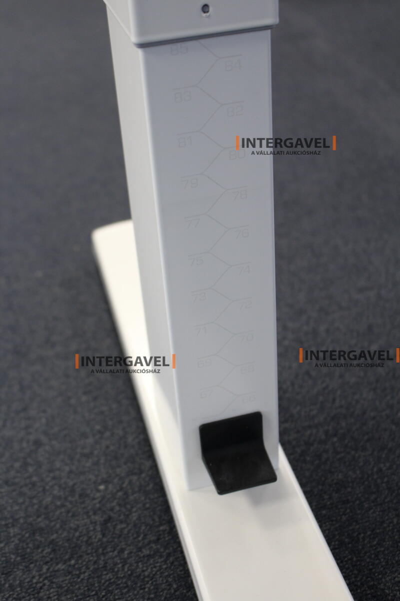 Íróasztal (mechanikusan emelhető-1600 mm) 2