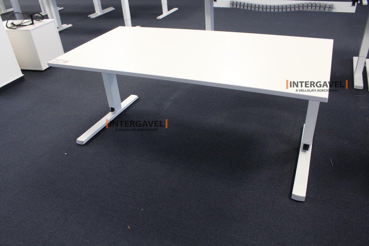Íróasztal (mechanikusan emelhető-1600 mm) 3