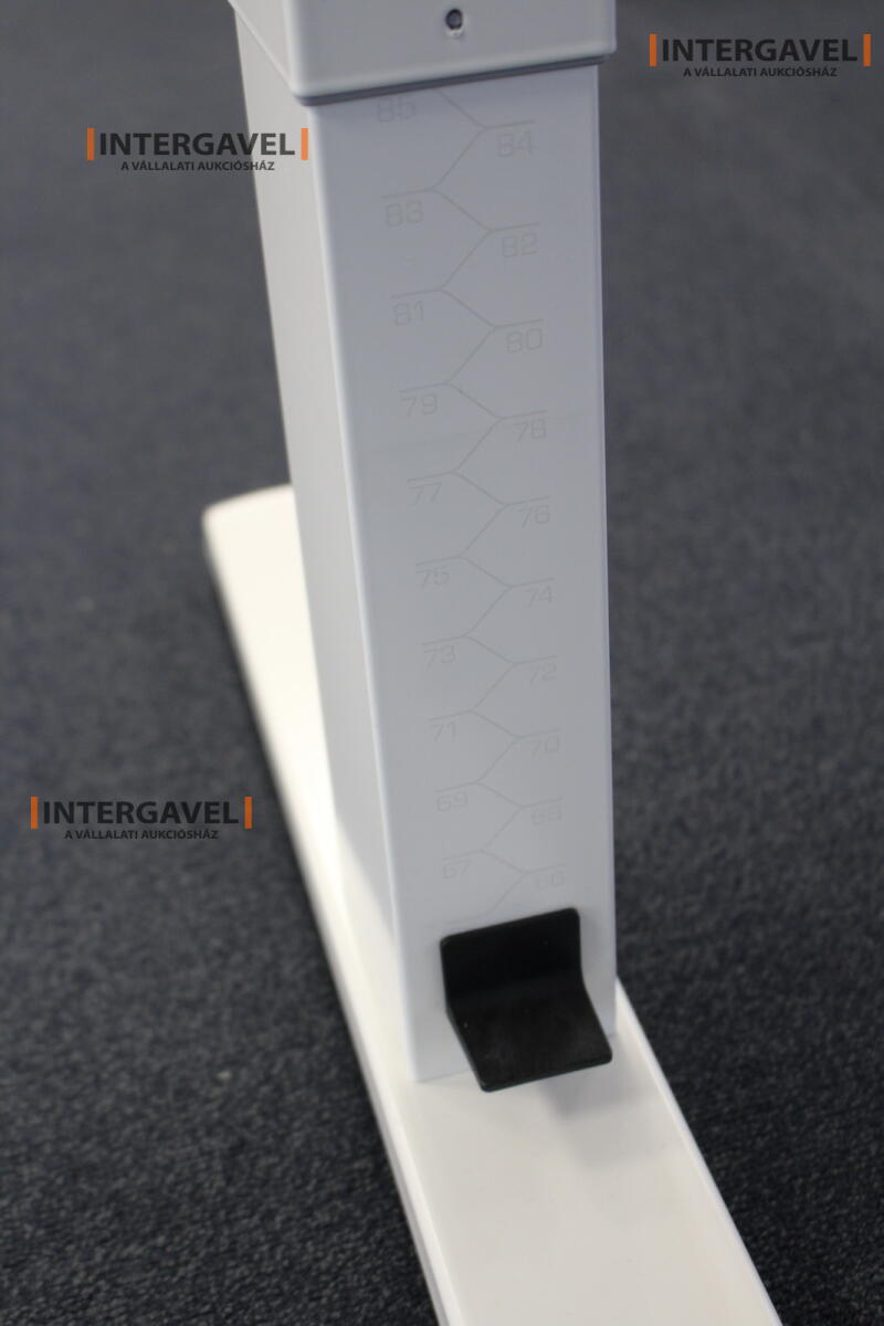 Íróasztal (mechanikusan emelhető-1600 mm) 2