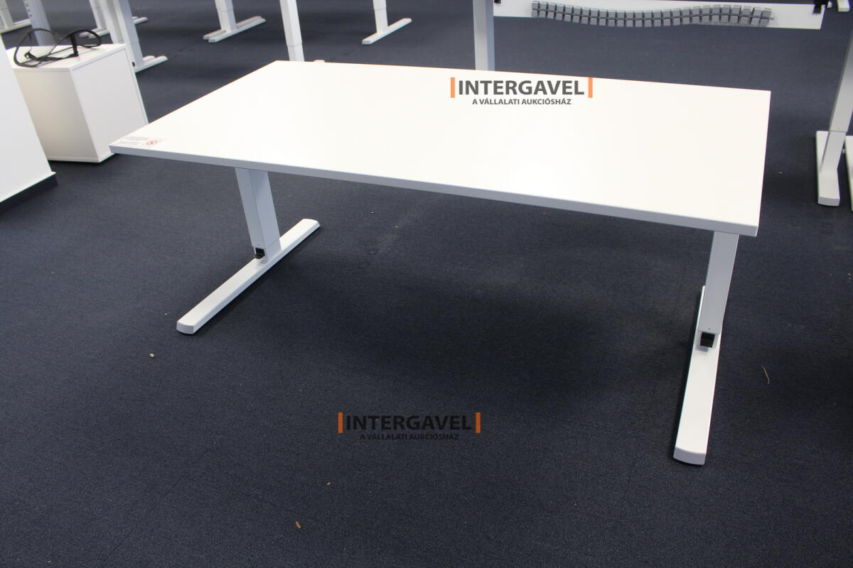 Íróasztal (mechanikusan emelhető-1600 mm) 3