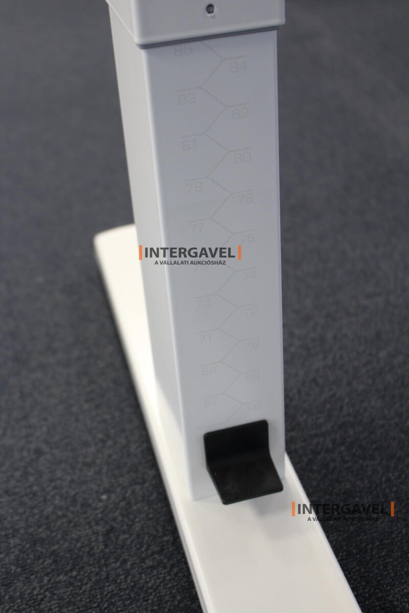 Íróasztal (mechanikusan emelhető-1600 mm) 2