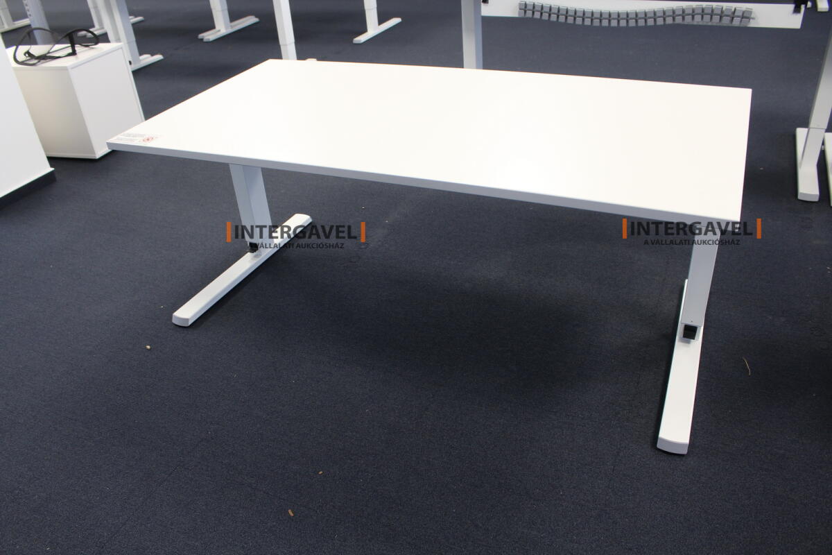 Íróasztal (mechanikusan emelhető-1600 mm) 3