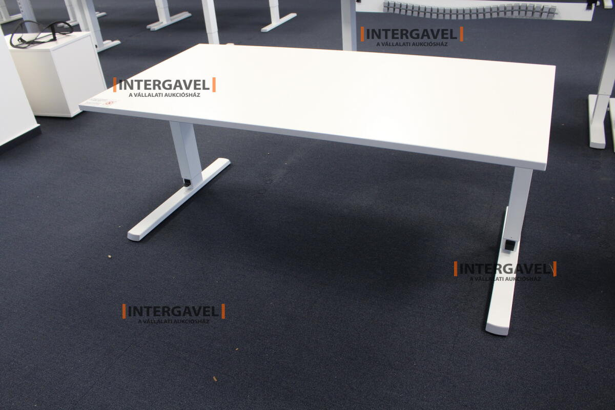Íróasztal (mechanikusan emelhető-1600 mm) 3