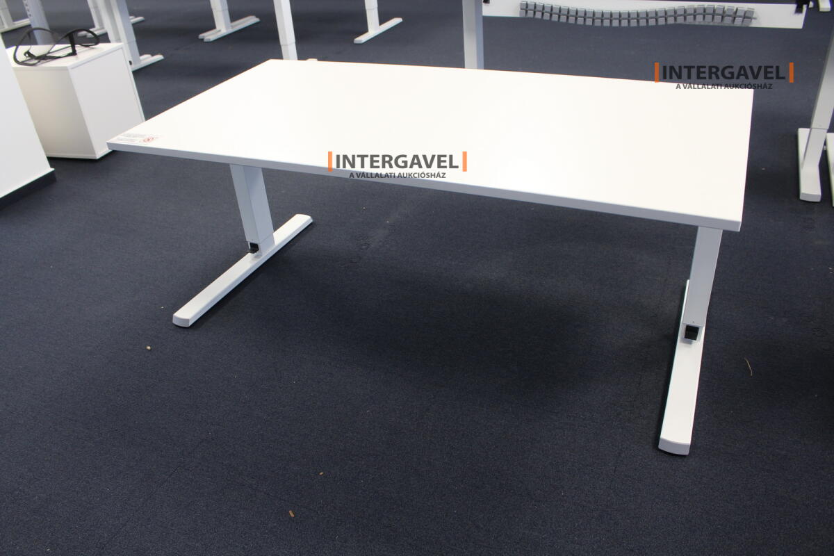Íróasztal (mechanikusan emelhető-1600 mm) 3