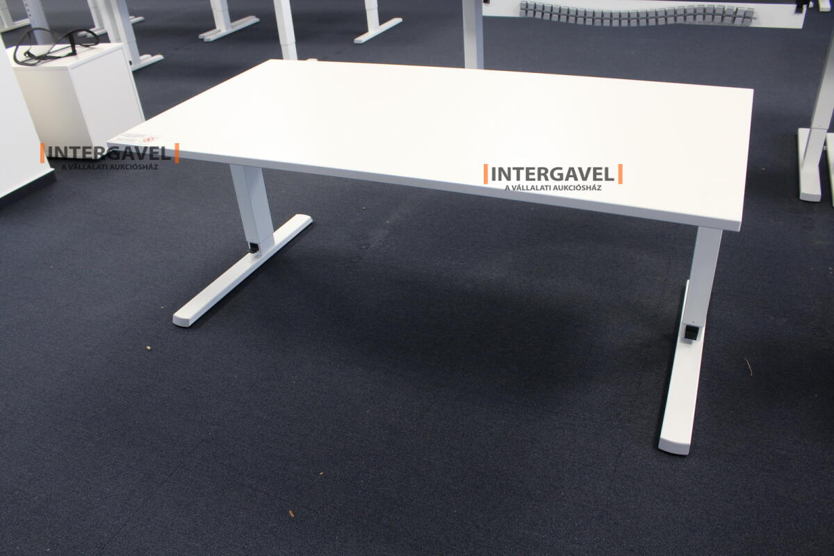 Íróasztal (mechanikusan emelhető-1600 mm) 3