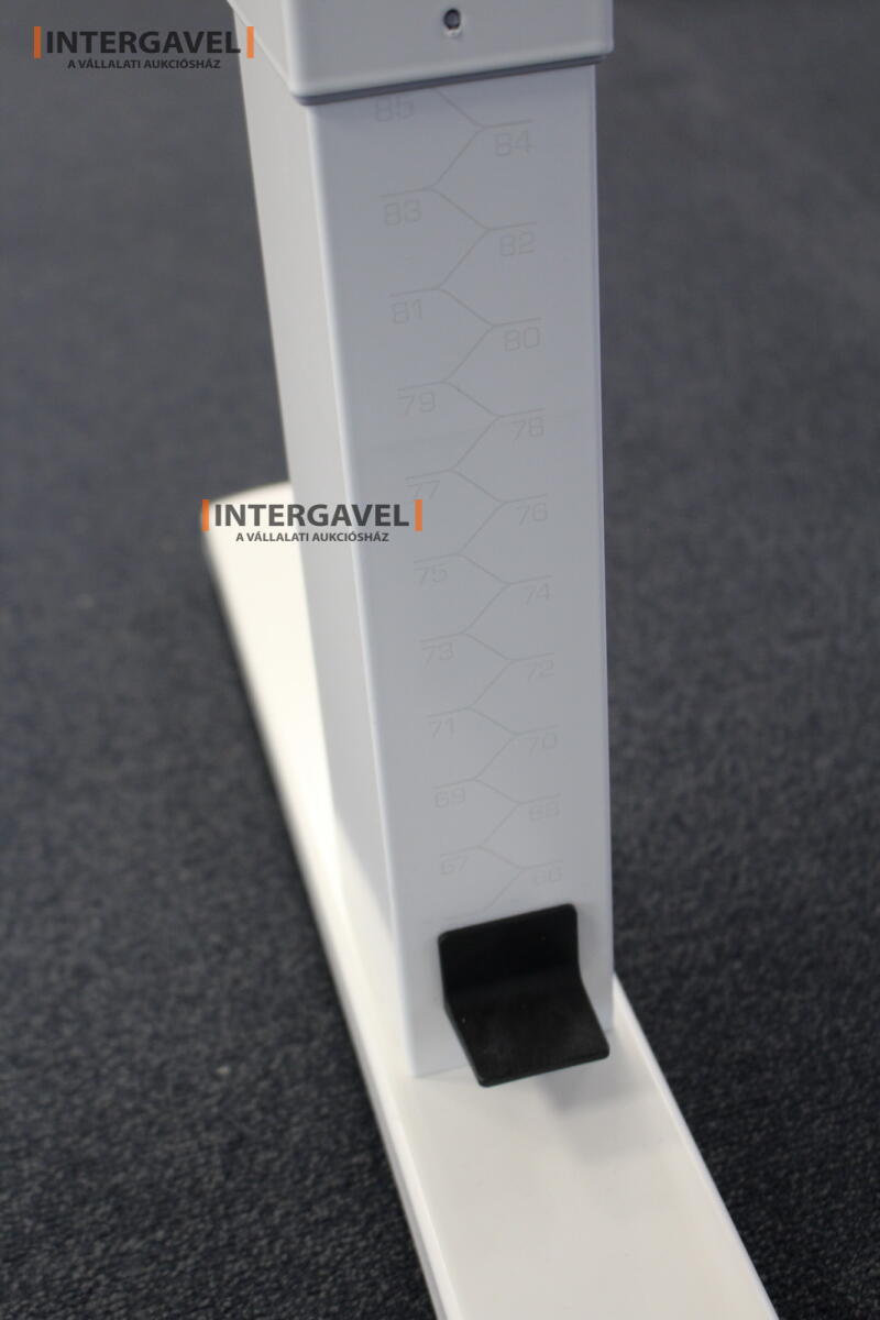 Íróasztal (mechanikusan emelhető-1600 mm) 2