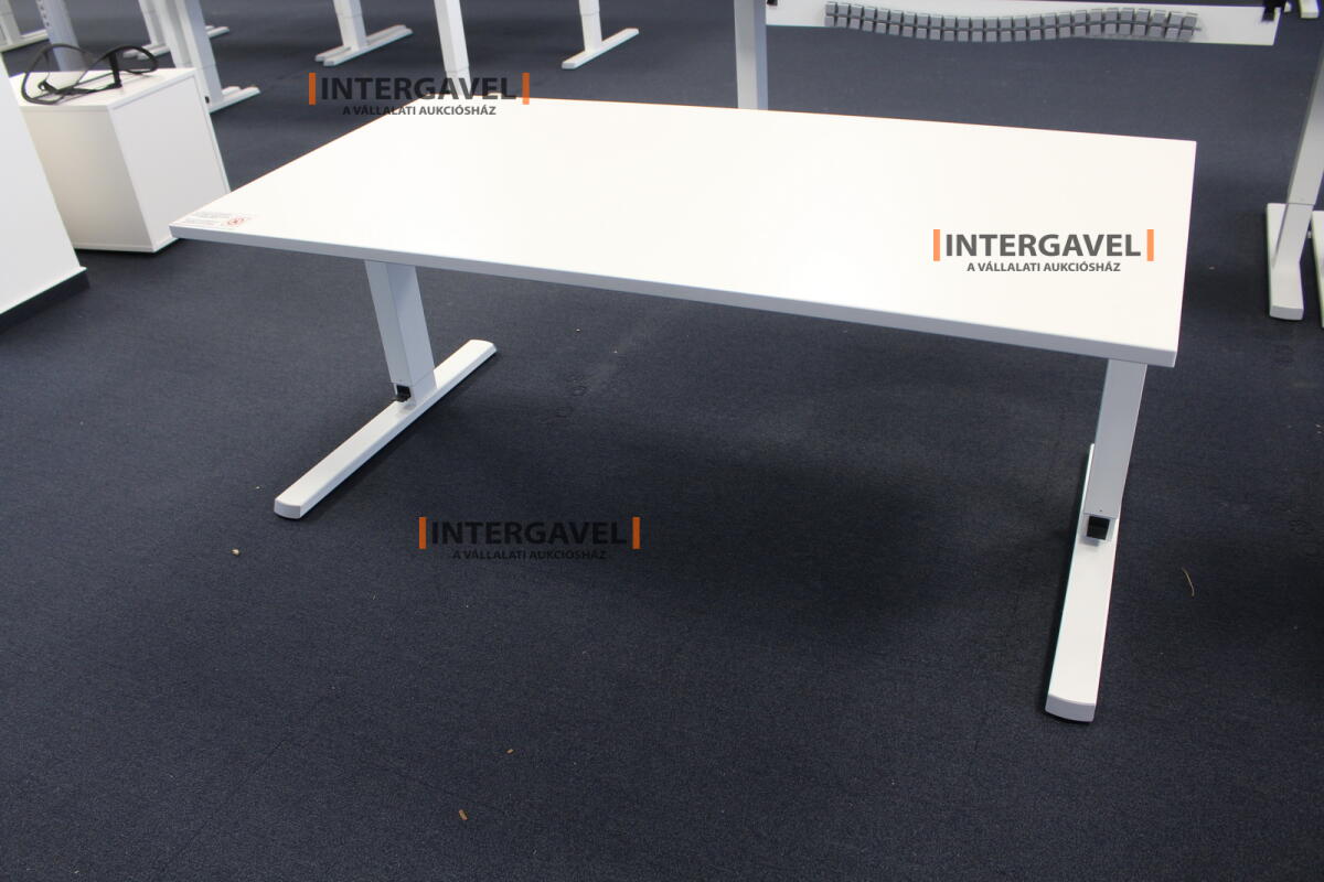Íróasztal (mechanikusan emelhető-1600 mm) 3