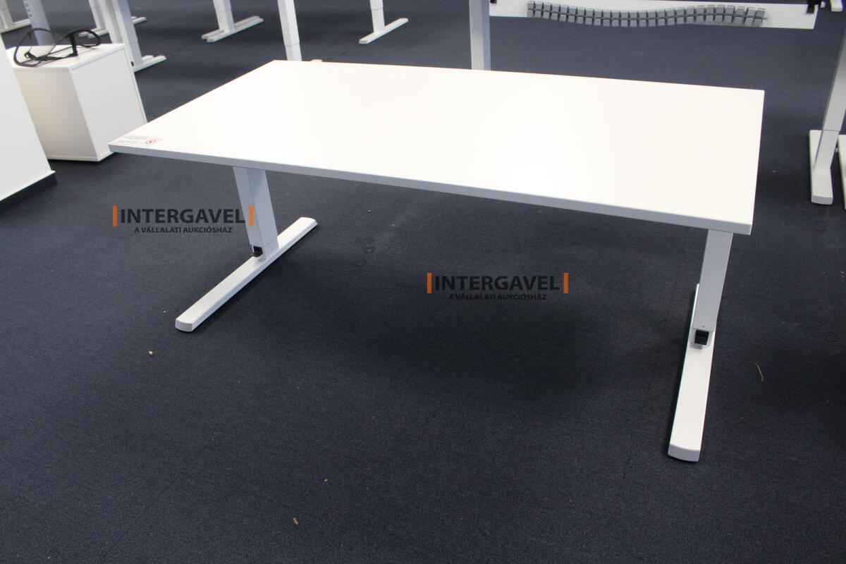 Íróasztal (mechanikusan emelhető-1600 mm) 3