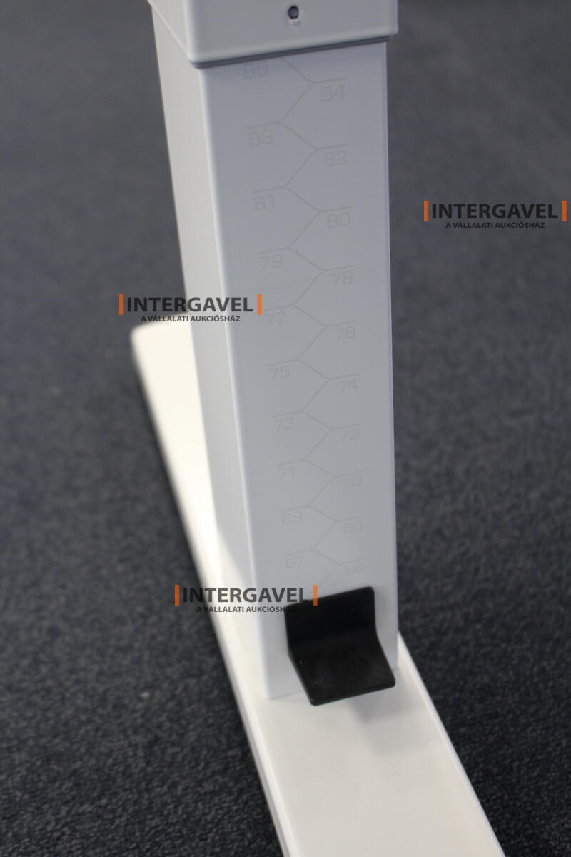 Íróasztal (mechanikusan emelhető-1600 mm) 2