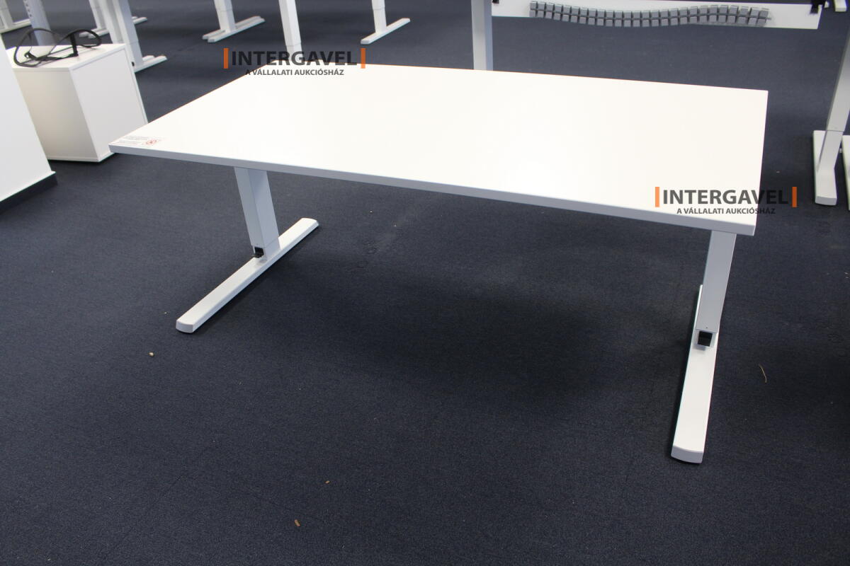 Íróasztal (mechanikusan emelhető-1600 mm) 3