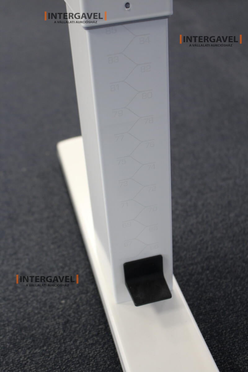 Íróasztal (mechanikusan emelhető-1600 mm) 2