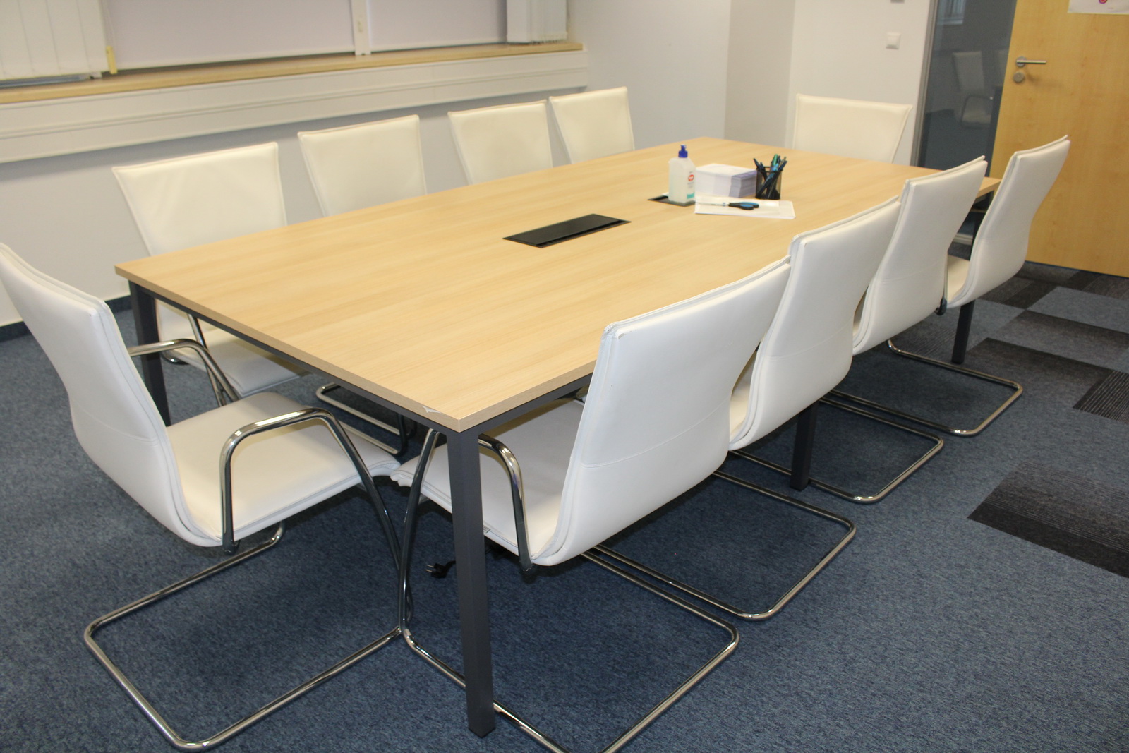 Tárgyalóasztal és székek 3