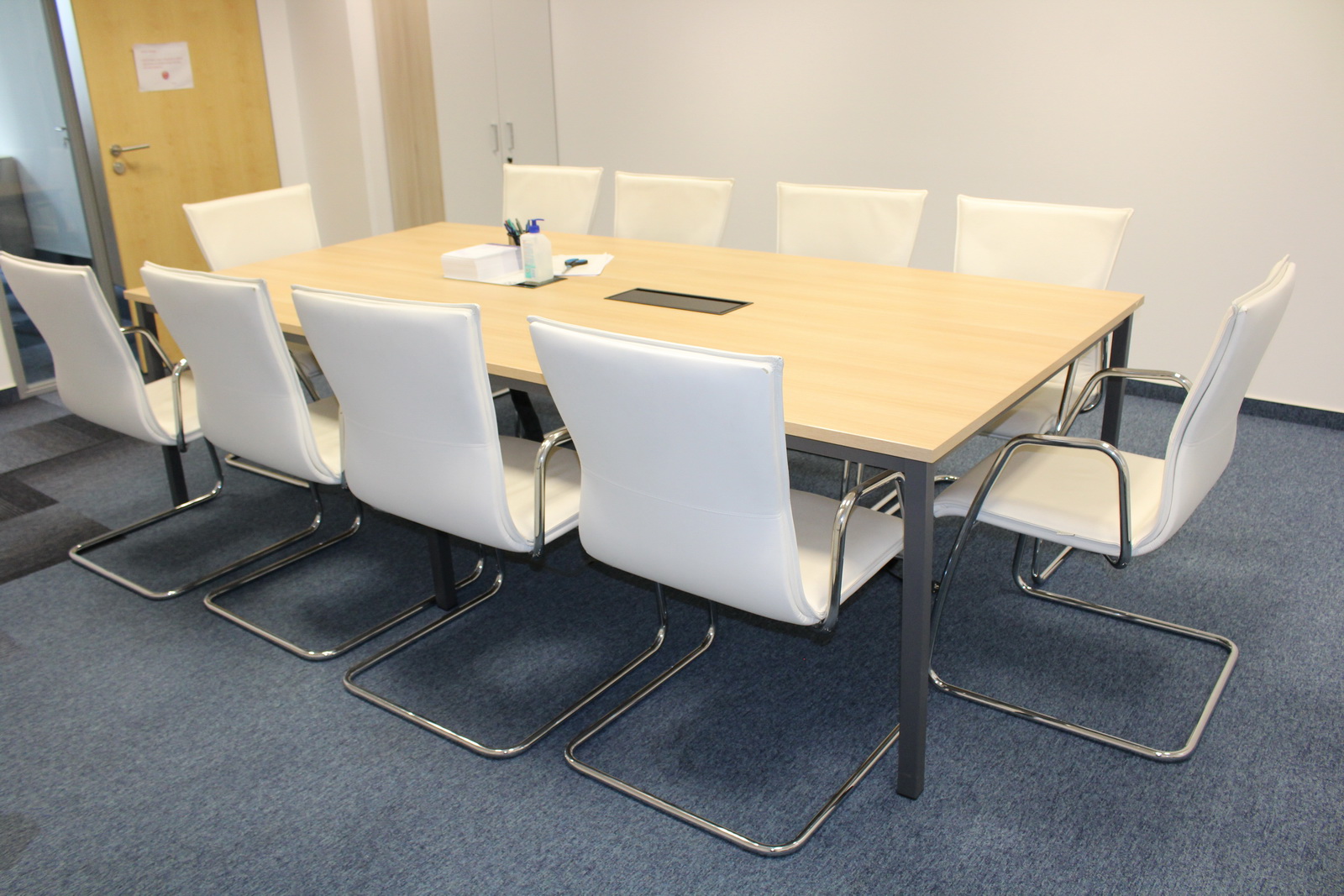 Tárgyalóasztal és székek 4