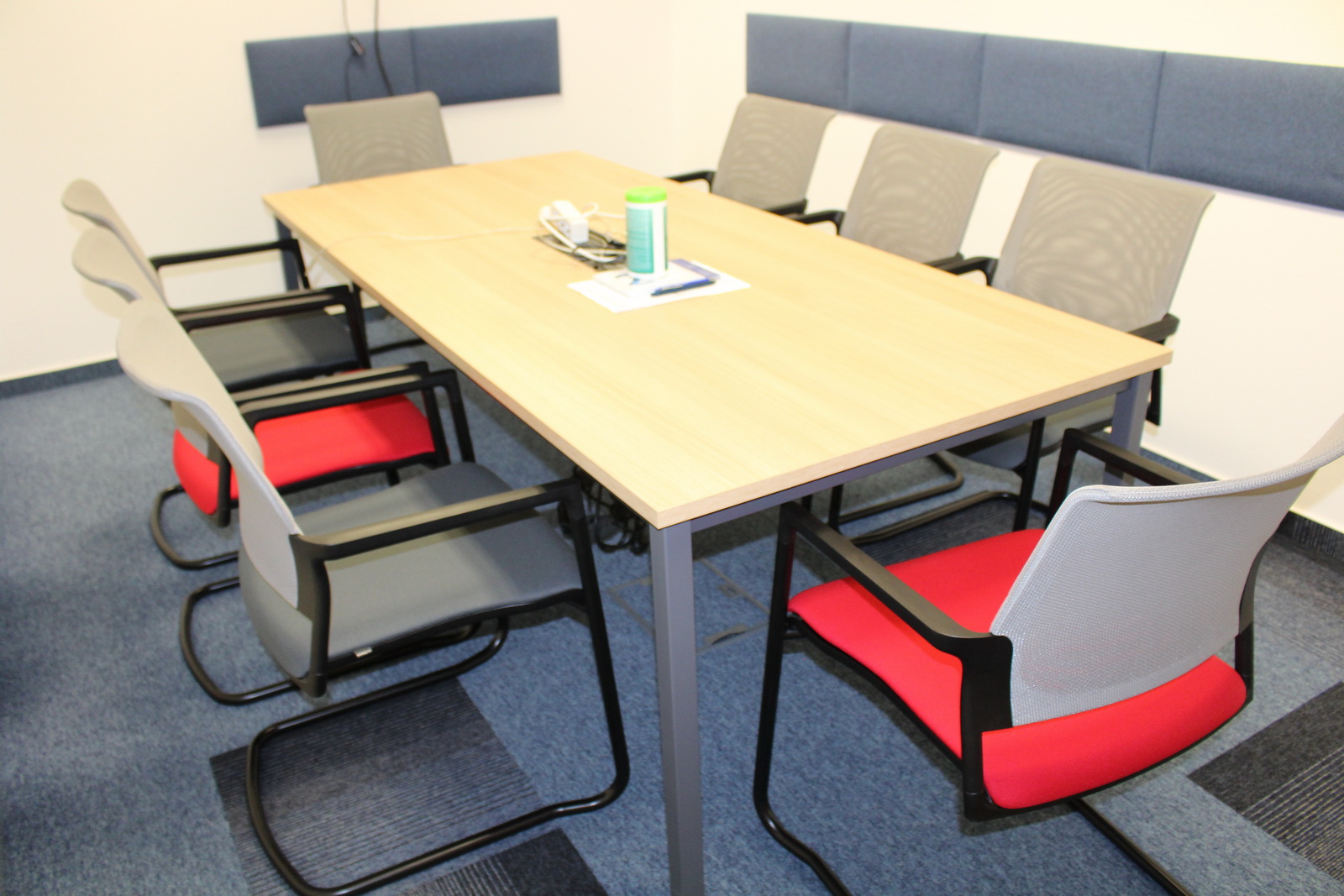 Tárgyalóasztal és székek 2