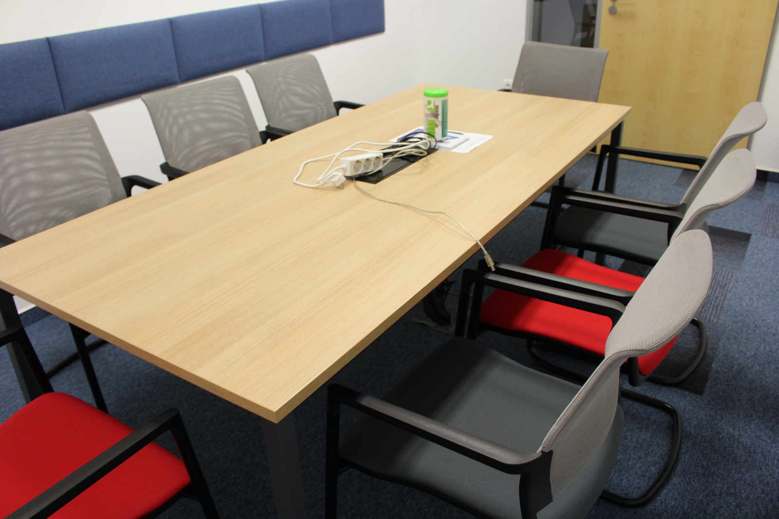 Tárgyalóasztal és székek 3