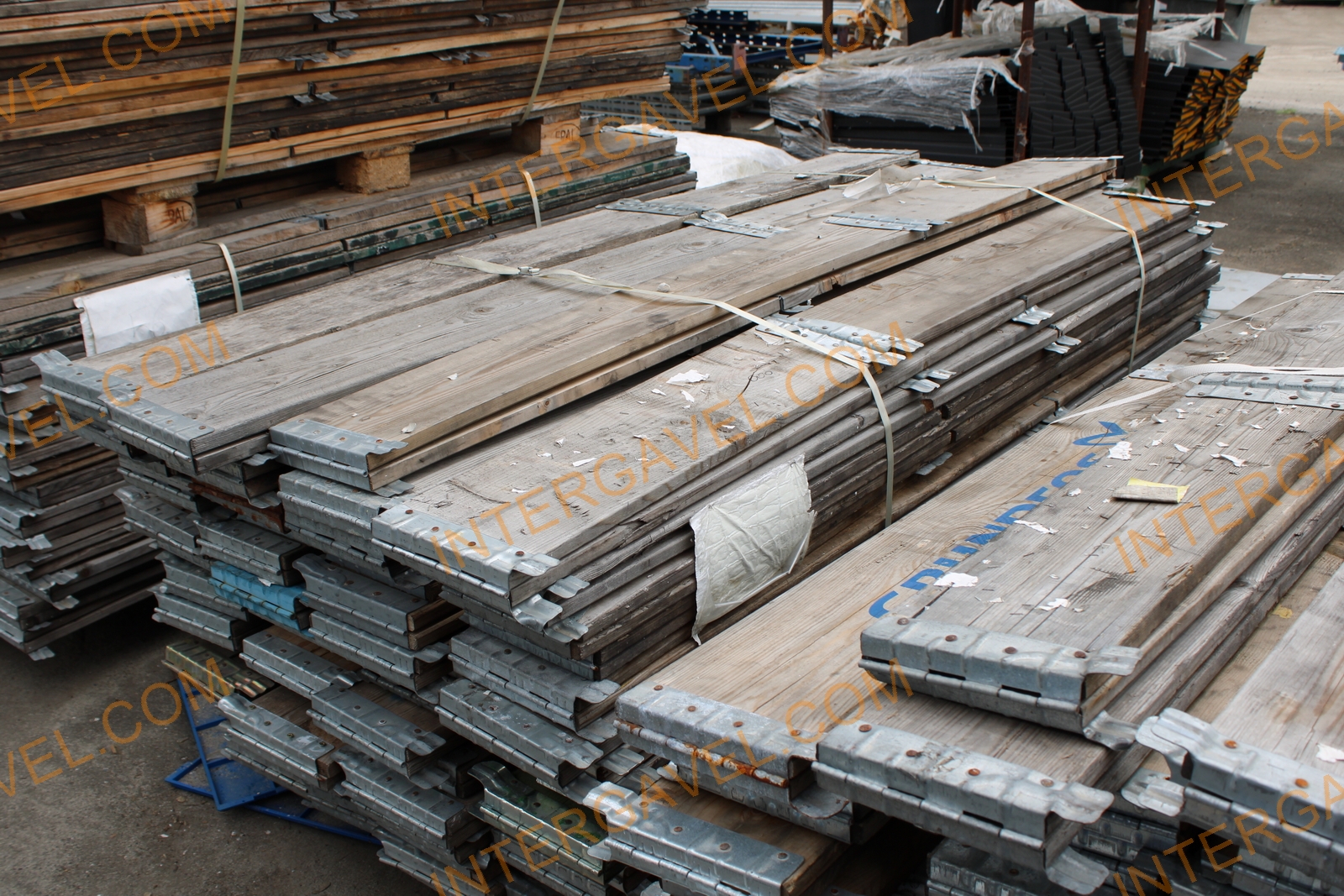 Raklapmagasító keret