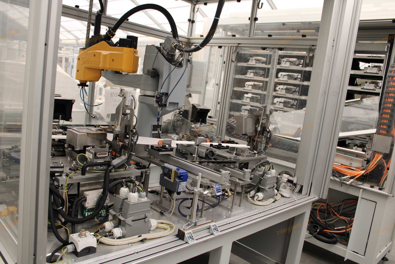 Bontott szerelő munkahely TS 60-as Stäubli robottal 8