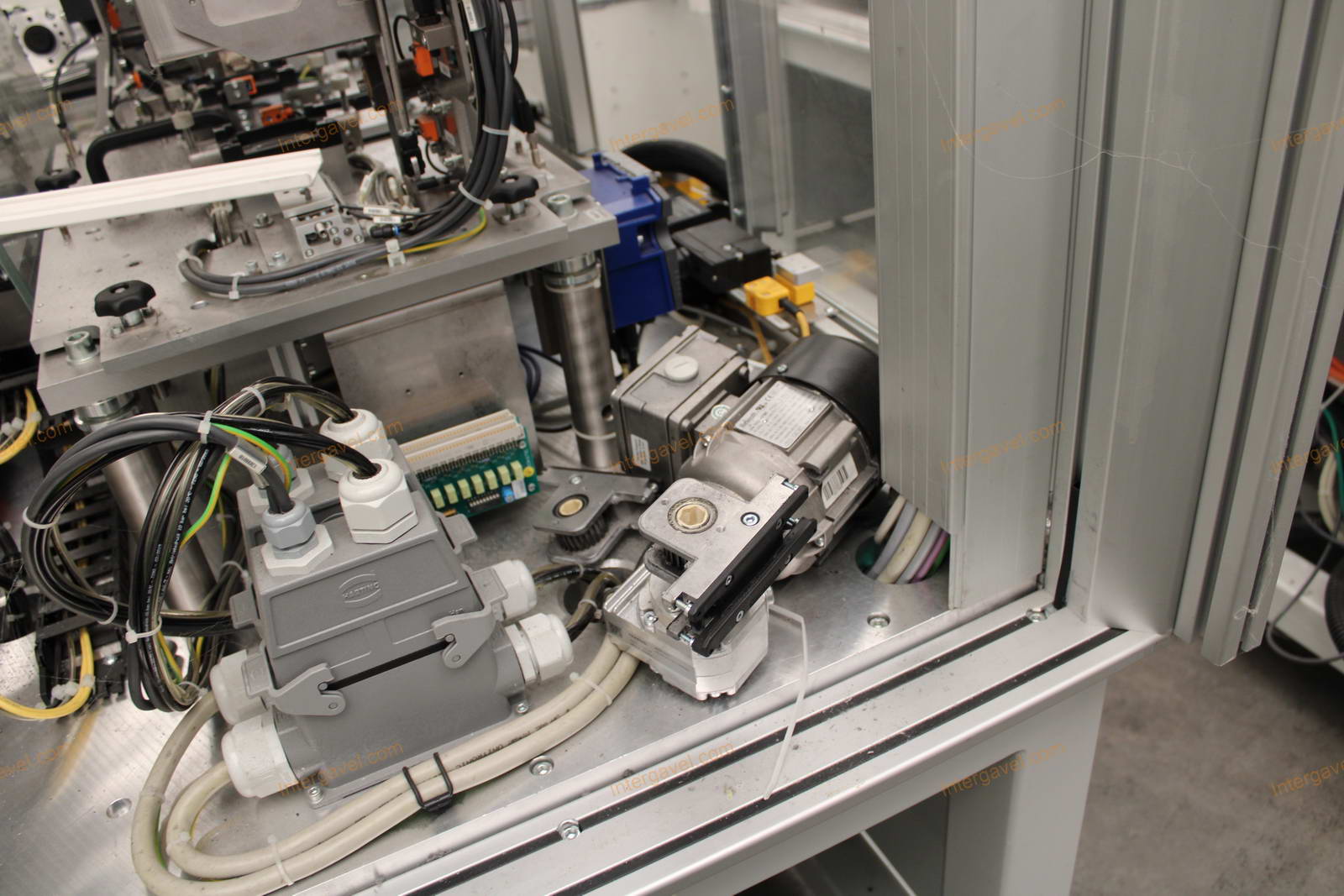 Bontott szerelő munkahely TS 60-as Stäubli robottal 11