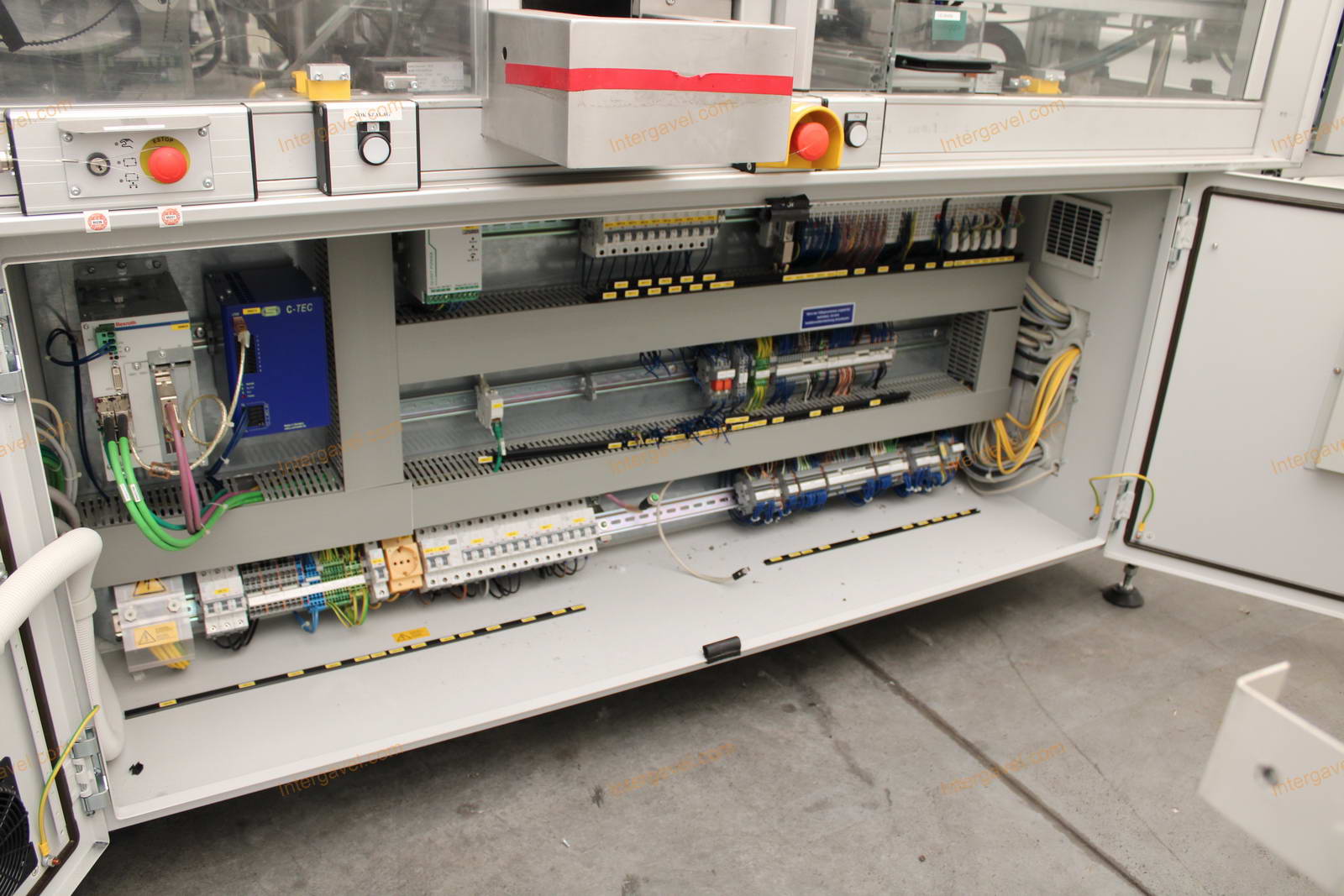 Bontott szerelő munkahely TS 60-as Stäubli robottal 15