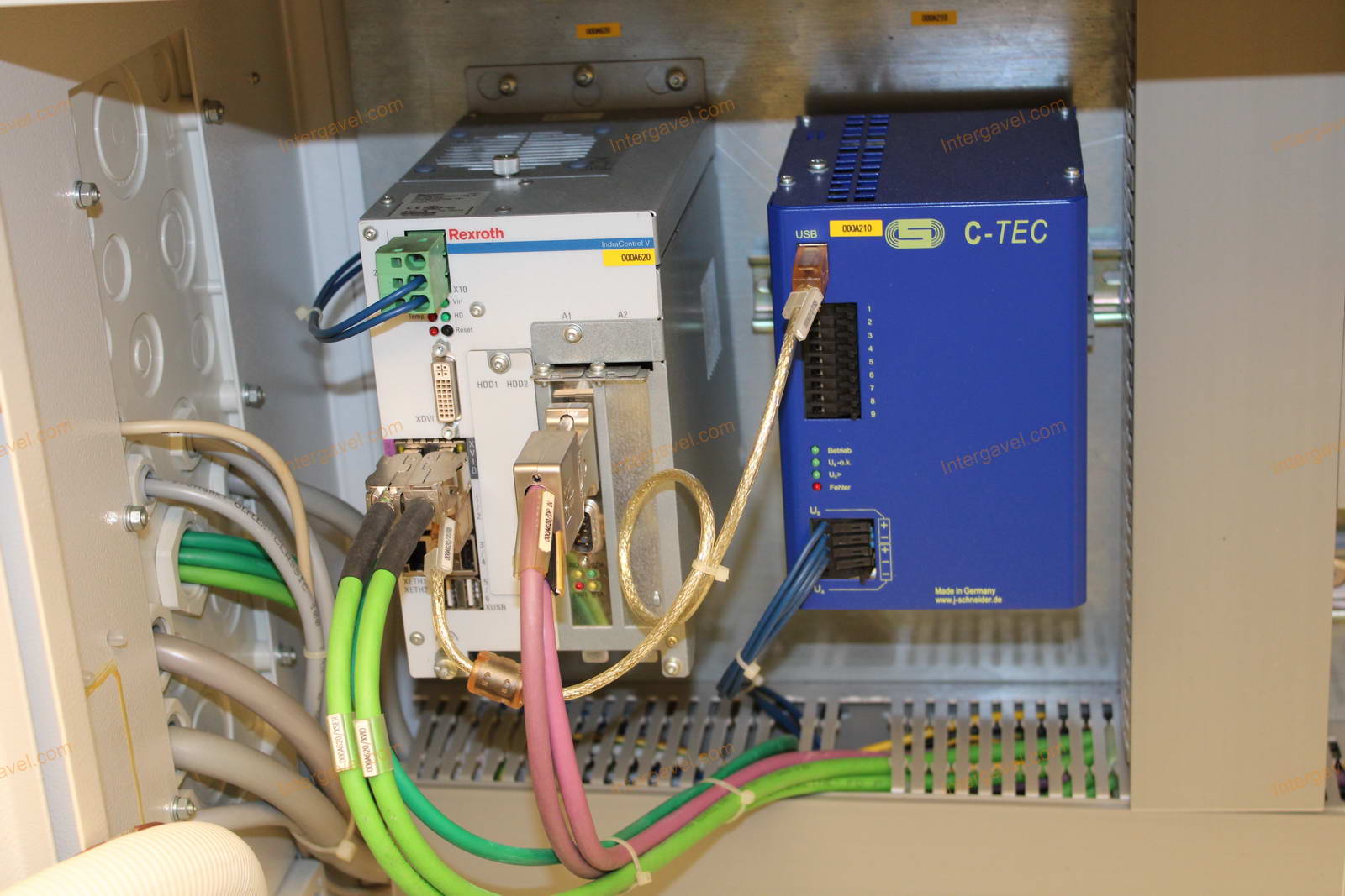 Bontott szerelő munkahely TS 60-as Stäubli robottal 16