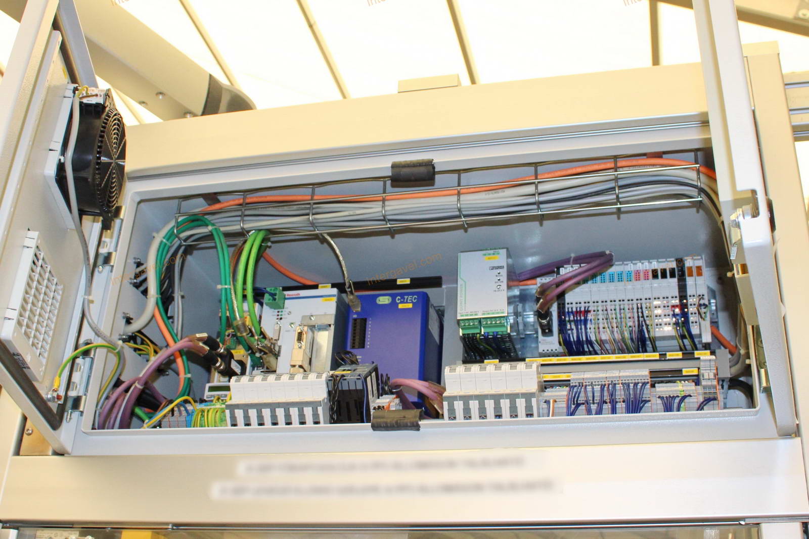 Bontott szerelő munkahely TS 60-as Stäubli robottal 19