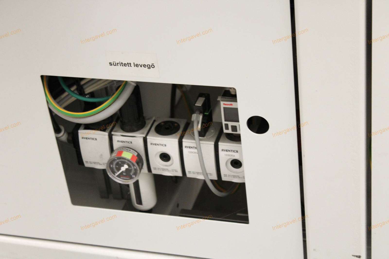 Bontott szerelő munkahely TS 60-as Stäubli robottal 22