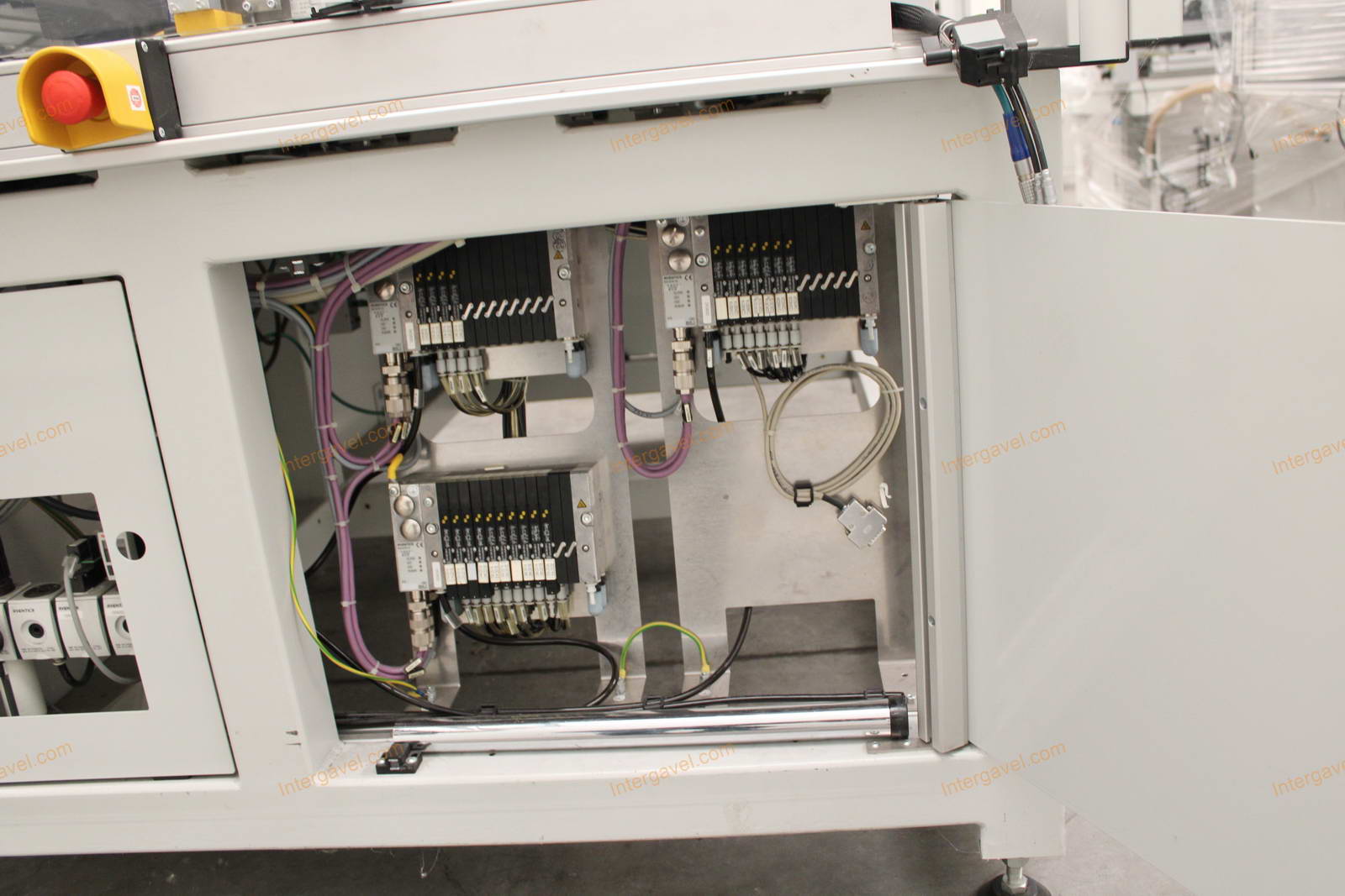 Bontott szerelő munkahely TS 60-as Stäubli robottal 23