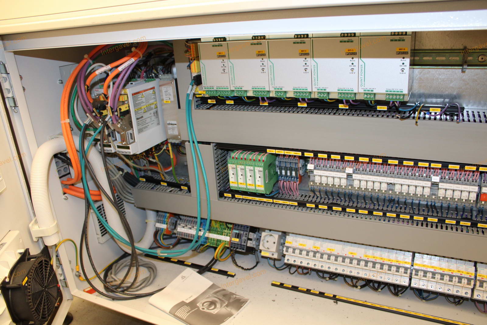 Bontott szerelő munkahely TS 60-as Stäubli robottal 32