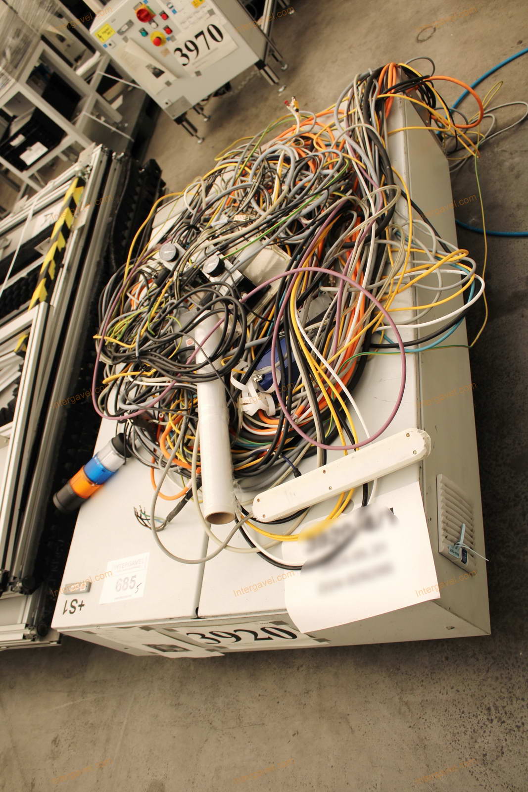 Bontott burkolat elemek, villamos szekrény és vezérlő 2