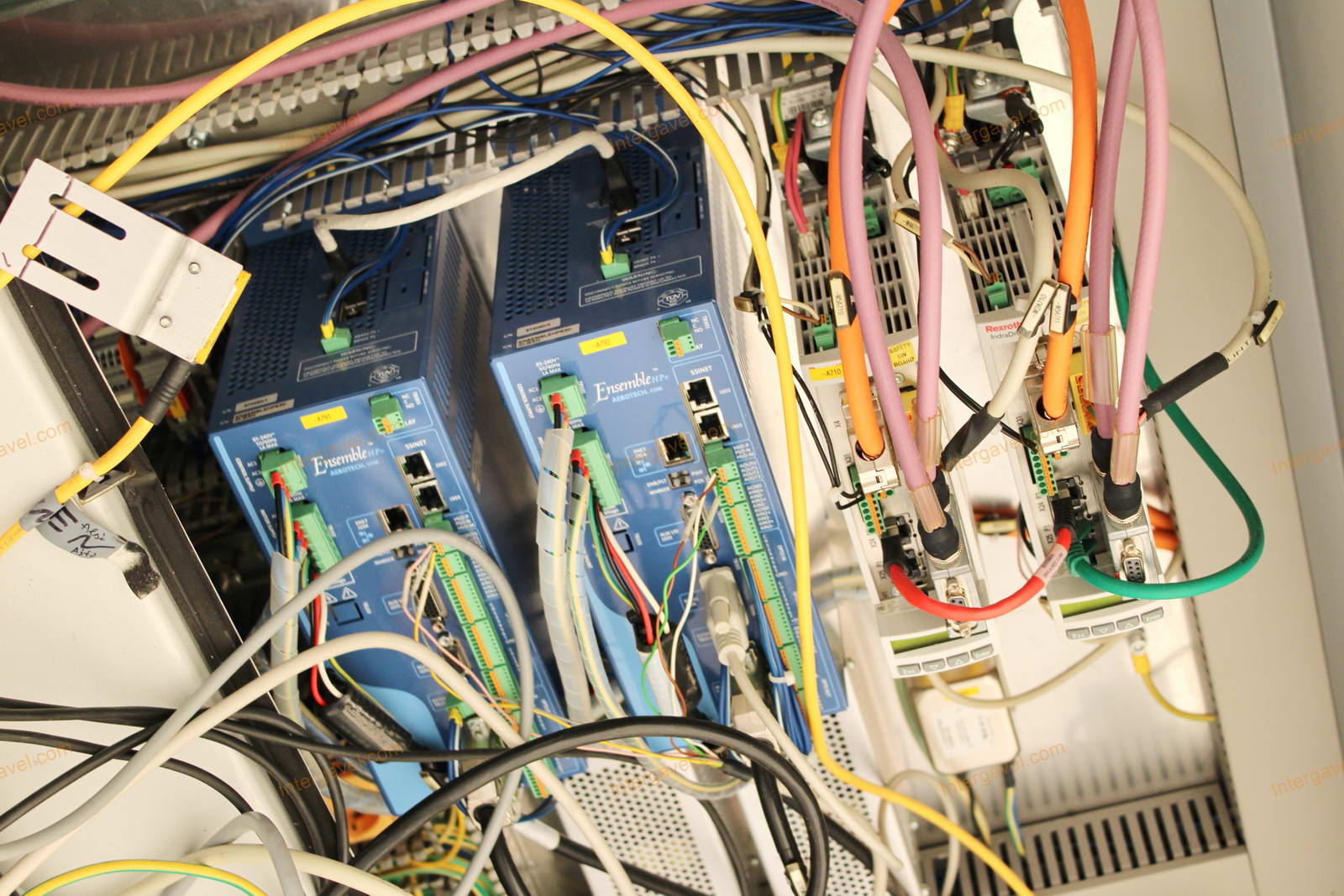 Bontott burkolat elemek, villamos szekrény és vezérlő 4