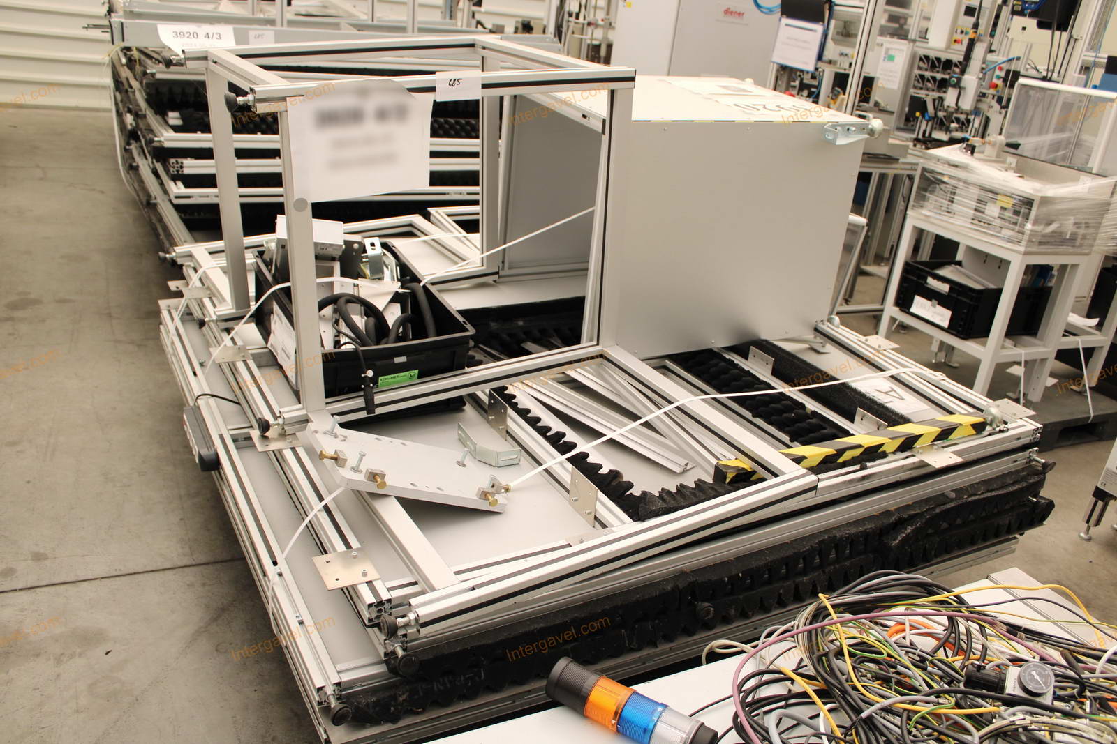 Bontott burkolat elemek, villamos szekrény és vezérlő 5