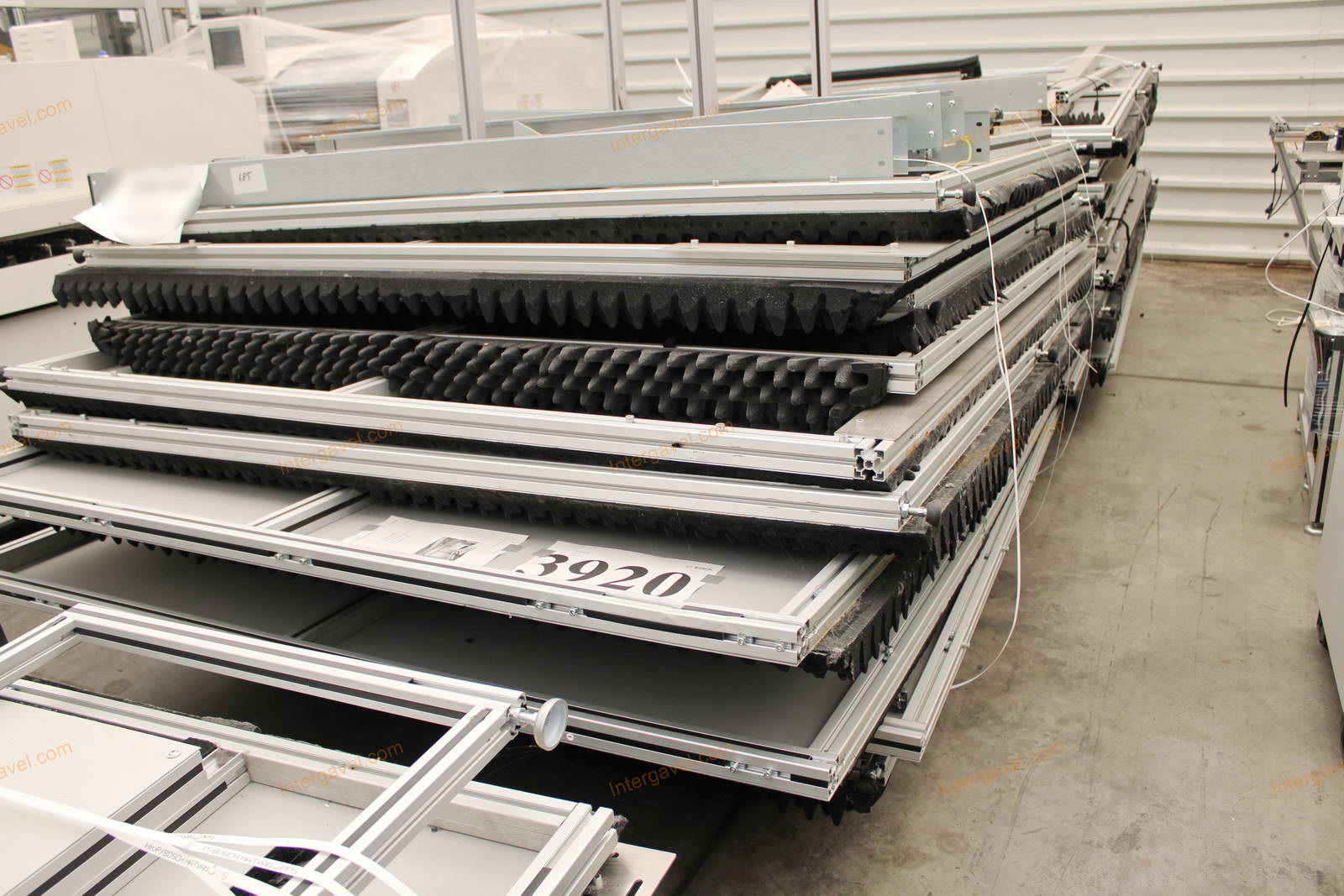 Bontott burkolat elemek, villamos szekrény és vezérlő 11