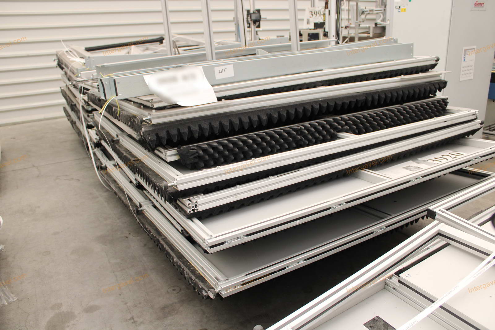 Bontott burkolat elemek, villamos szekrény és vezérlő 12