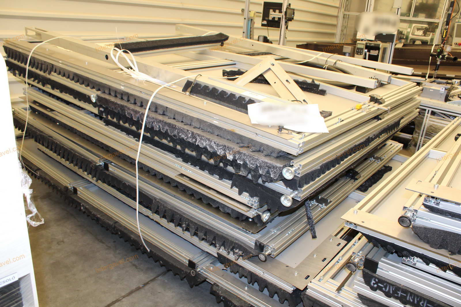 Bontott burkolat elemek, villamos szekrény és vezérlő 14