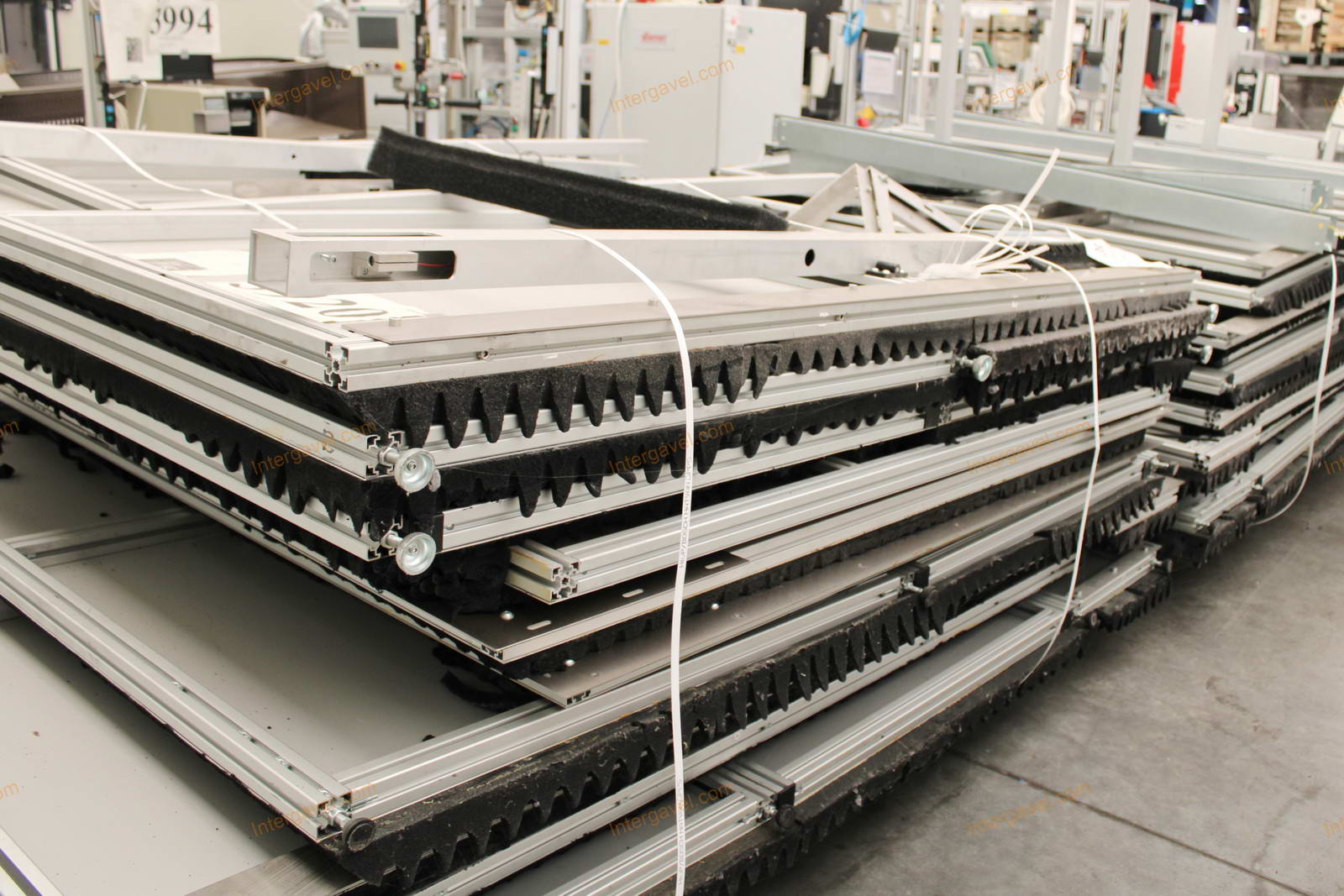 Bontott burkolat elemek, villamos szekrény és vezérlő 15