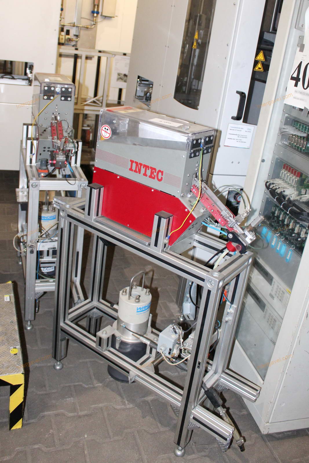 Adagoló egység és konvejor 2