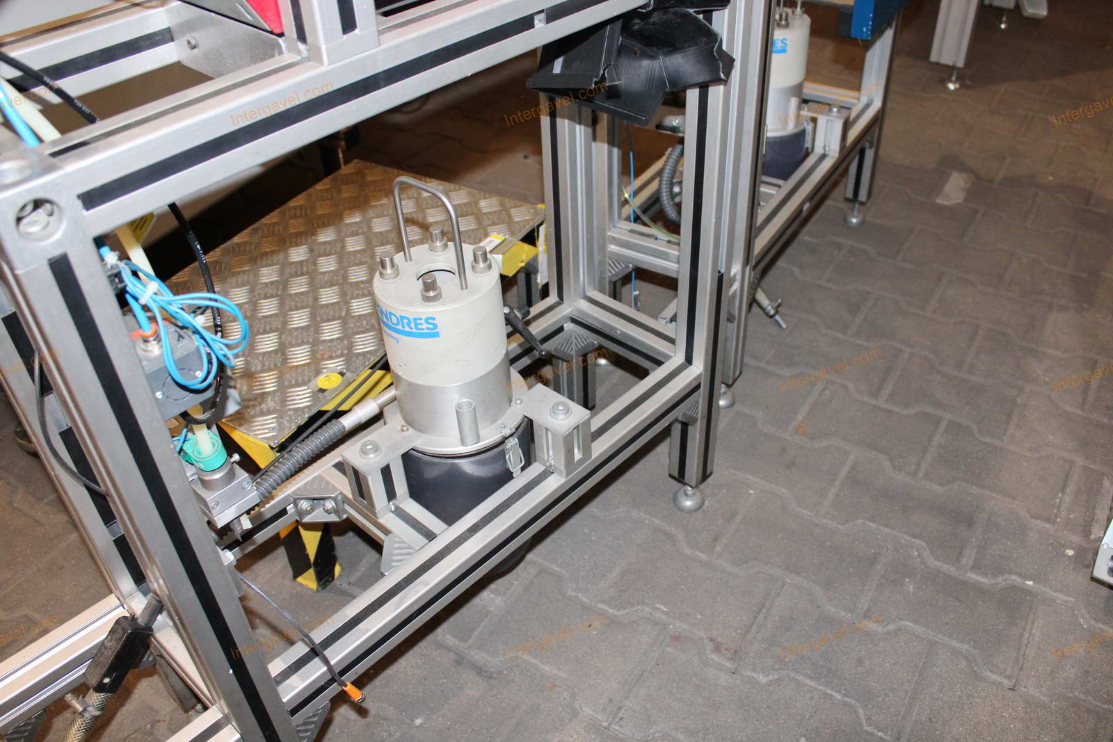 Adagoló egység és konvejor 8