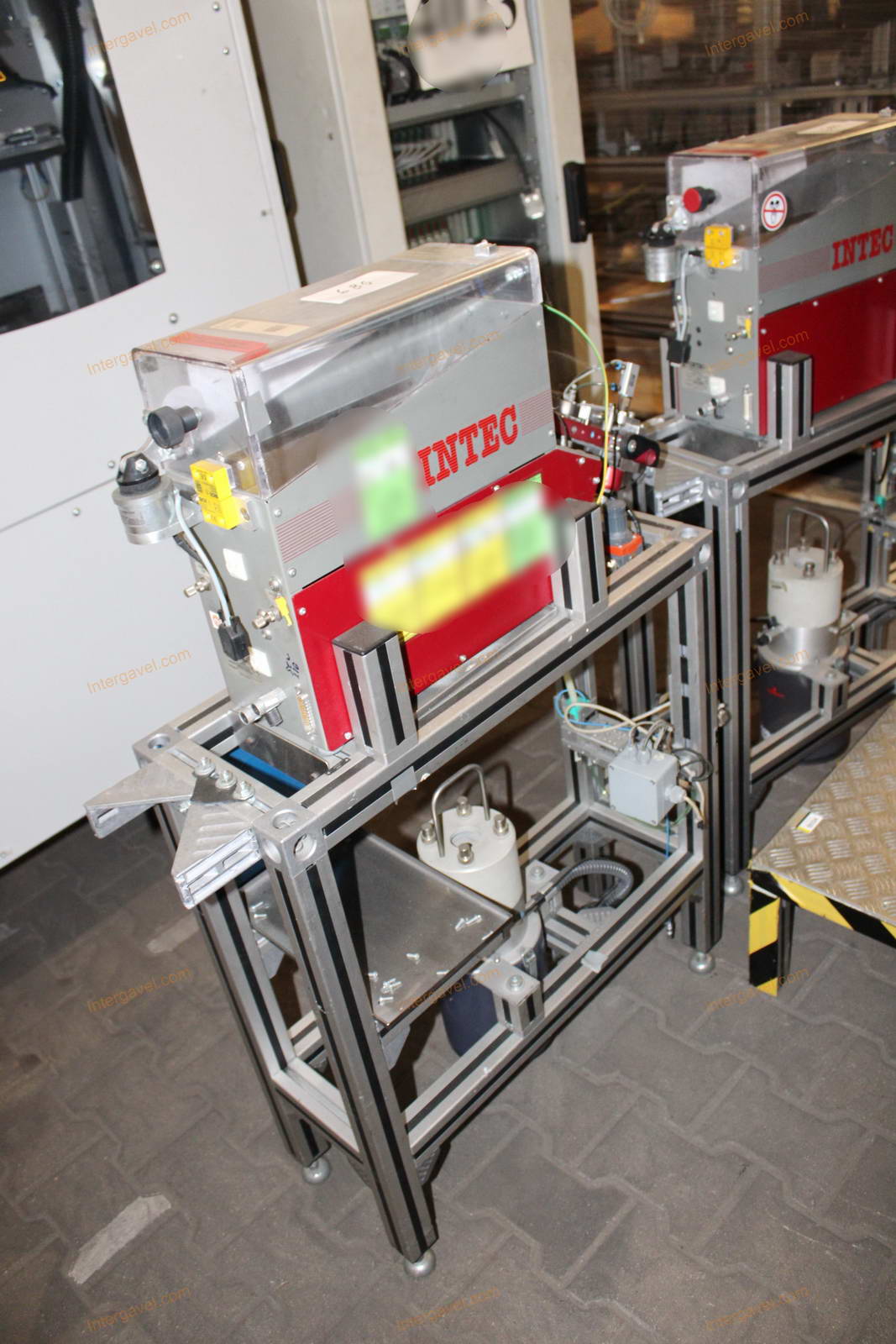 Adagoló egység és konvejor 12