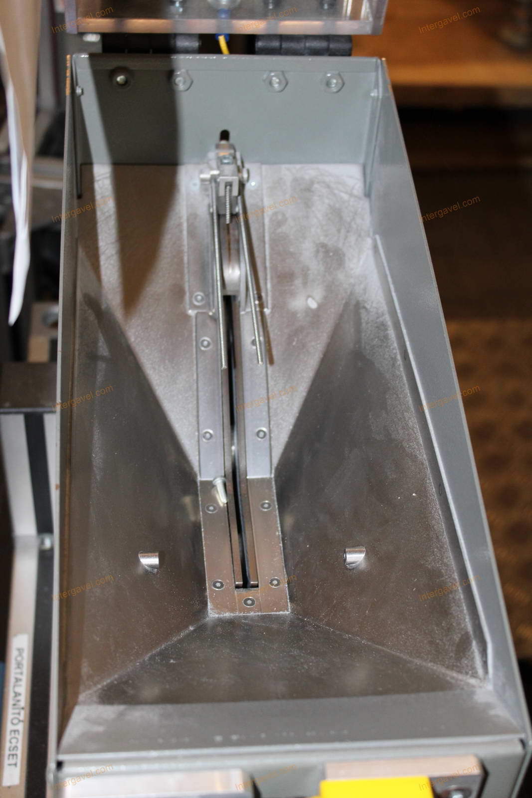 Adagoló egység és konvejor 13