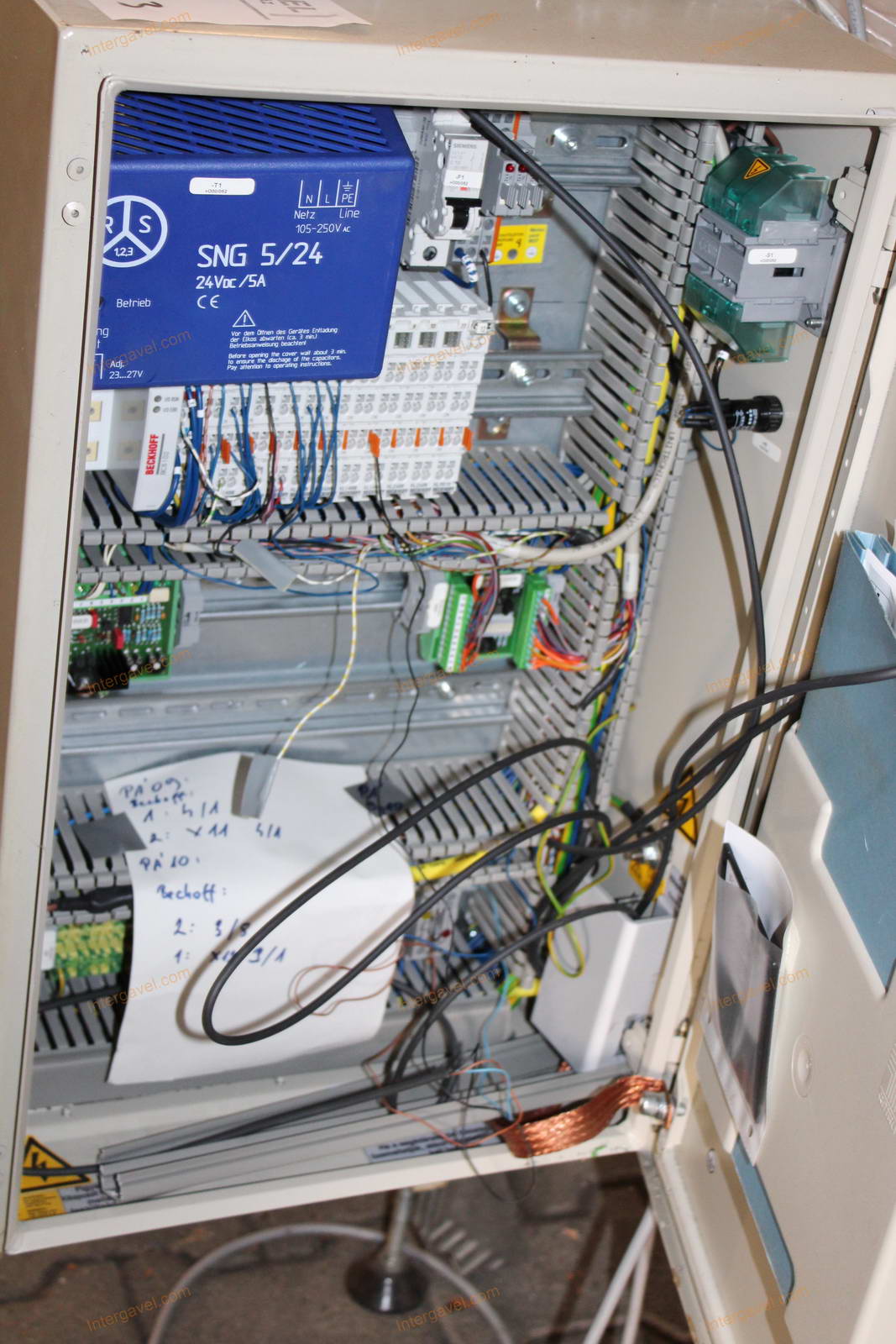 Adagoló egység és konvejor 20