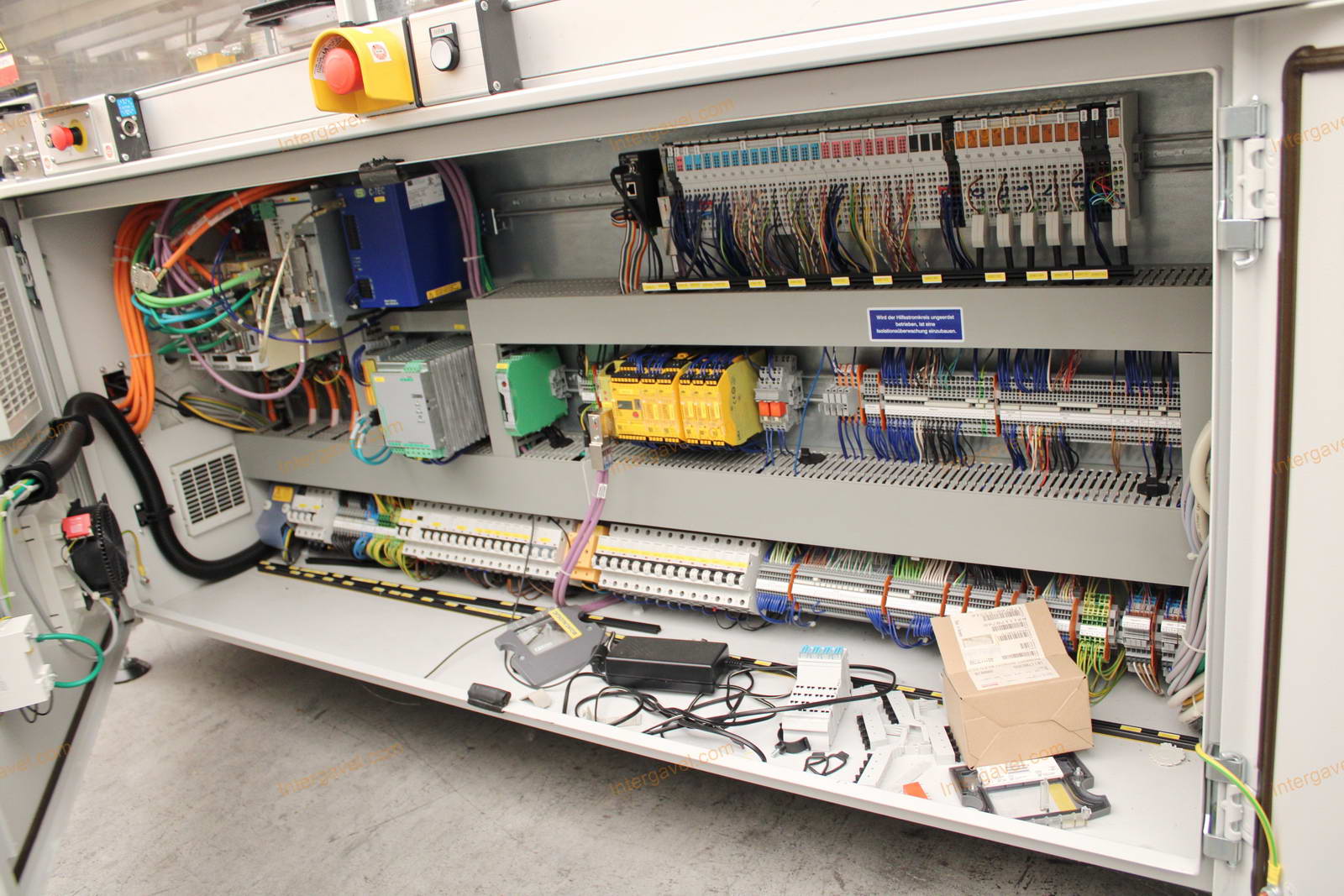 Bontott szerelő munkahely TS 60-as Stäubli robottal 24