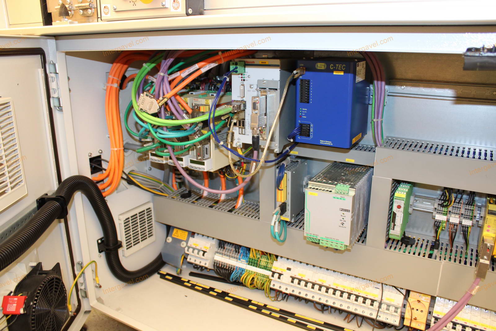 Bontott szerelő munkahely TS 60-as Stäubli robottal 25