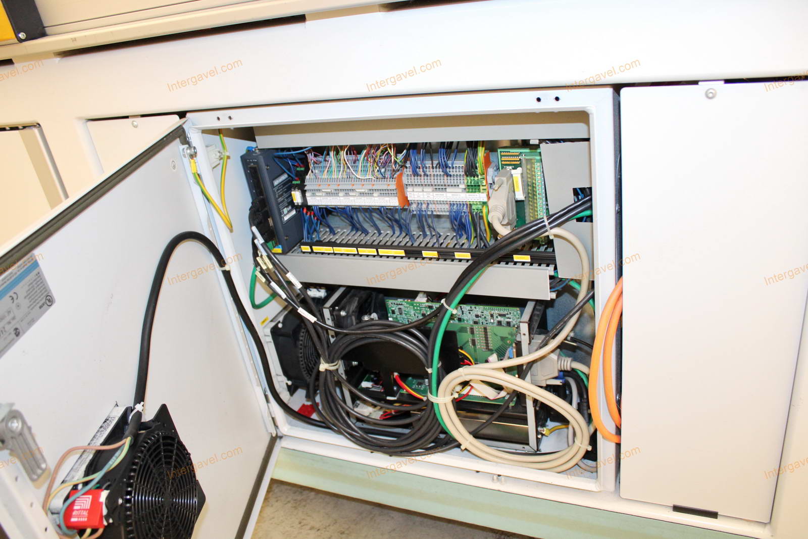 Bontott szerelő munkahely TS 60-as Stäubli robottal 30