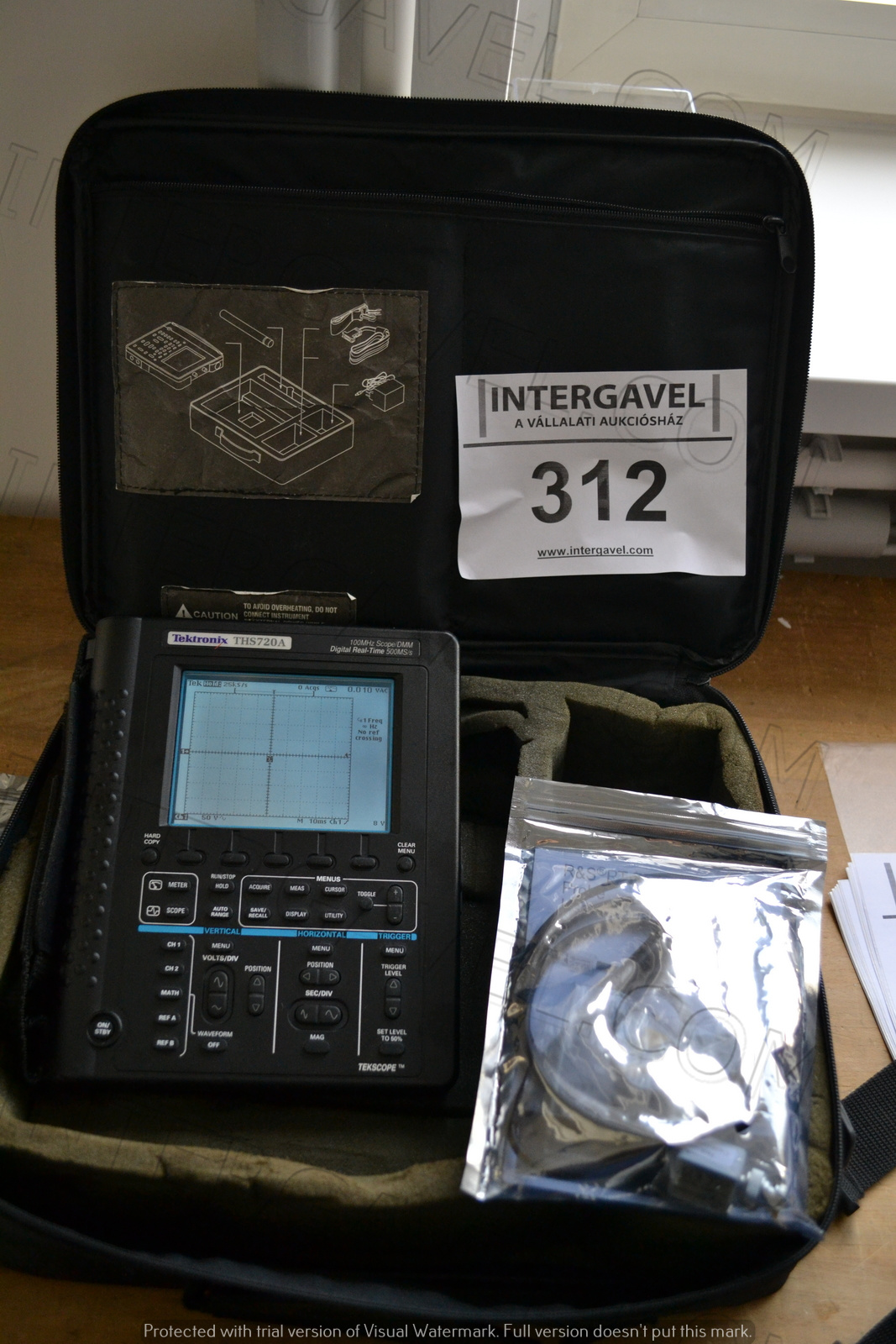 Tektronix hordozható oszcilloszkóp 2