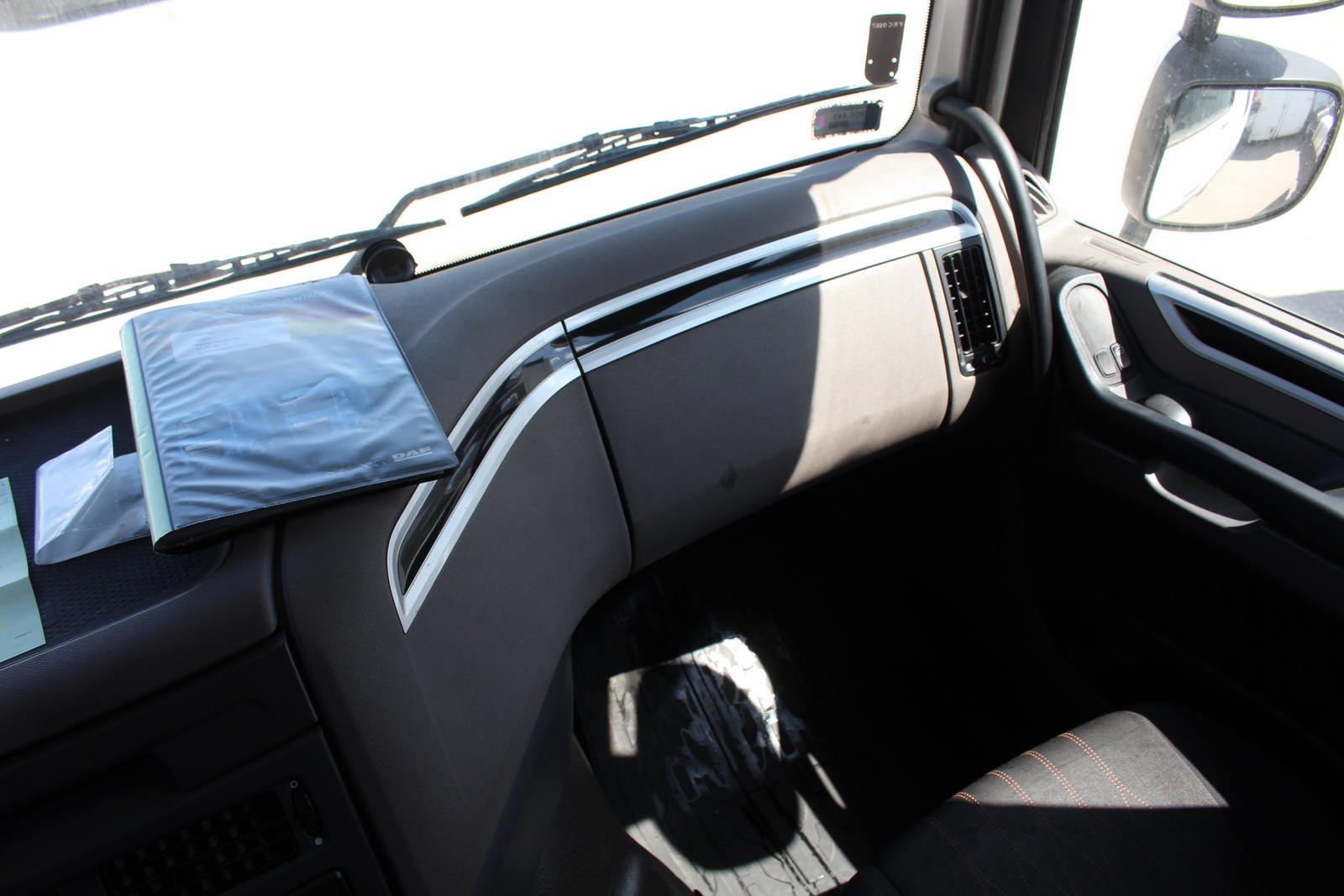 Nyergesvontató-DAF XF480FT 28