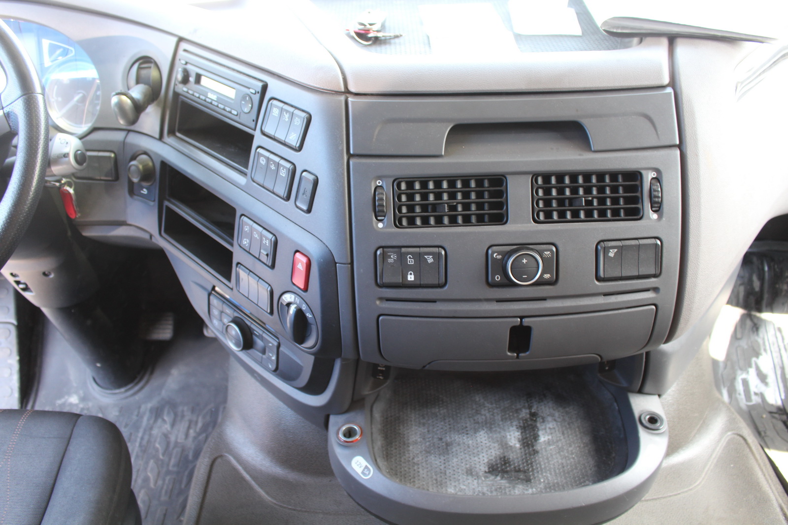 Nyergesvontató-DAF XF480FT 33